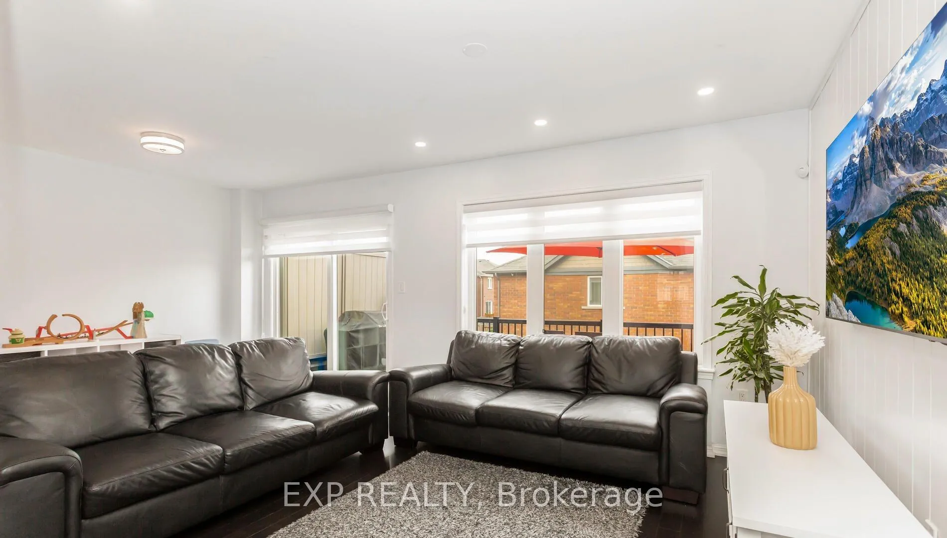 Photo 11 of 102 Bleasdale Avenue, Brampton, Northwest Brampton — HOMEH