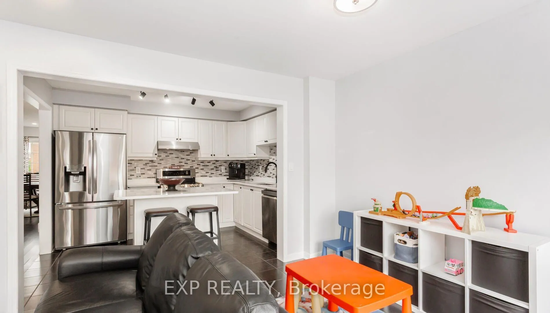 Photo 13 of 102 Bleasdale Avenue, Brampton, Northwest Brampton — HOMEH