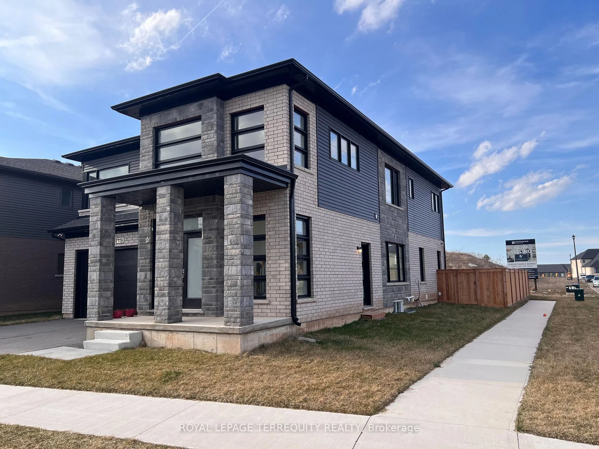 Photo 3 of 119 Acacia Road, Pelham, Fonthill — HOMEH