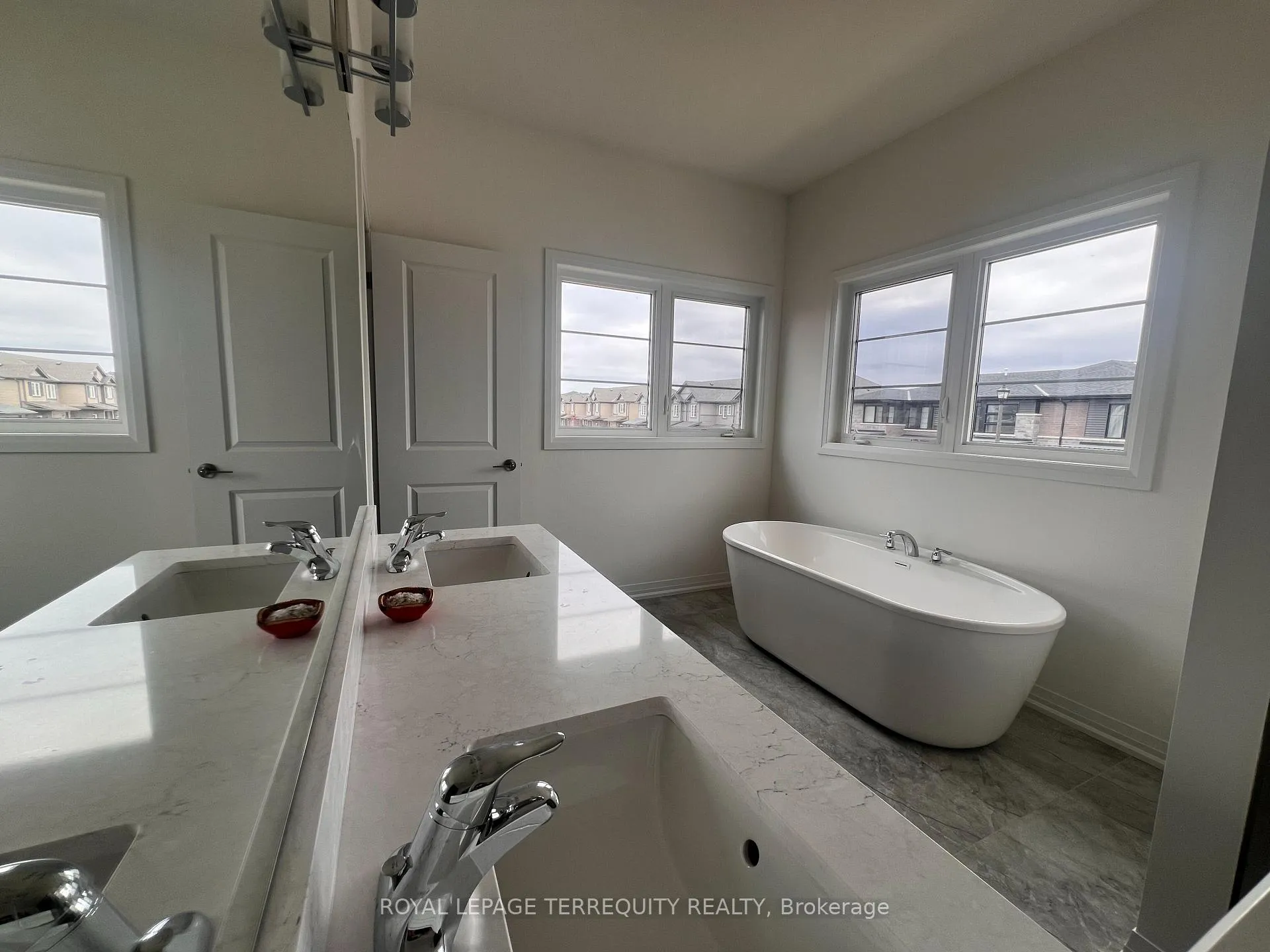 Photo 35 of 119 Acacia Road, Pelham, Fonthill — HOMEH