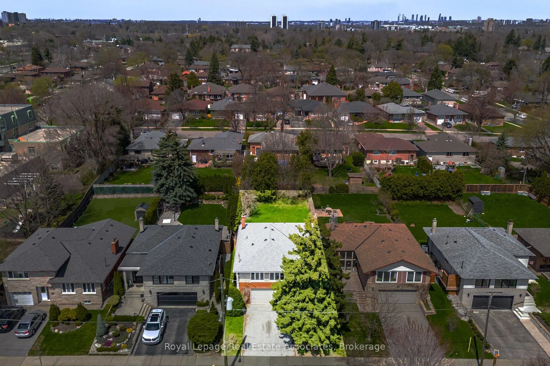 Photo 1 of 38 Renault Crescent, Etobicoke, Humber Heights — HOMEH