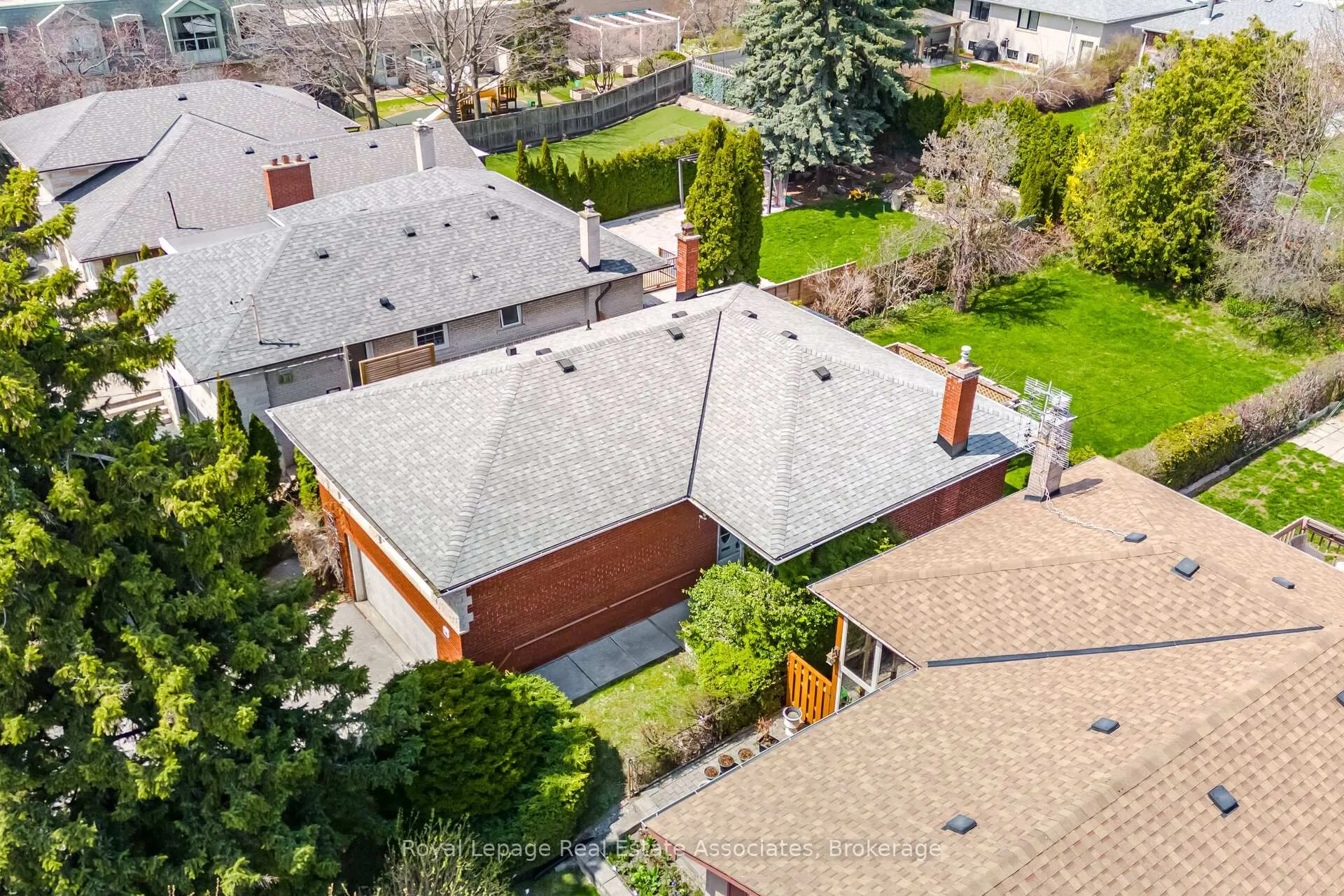 Photo 2 of 38 Renault Crescent, Etobicoke, Humber Heights — HOMEH