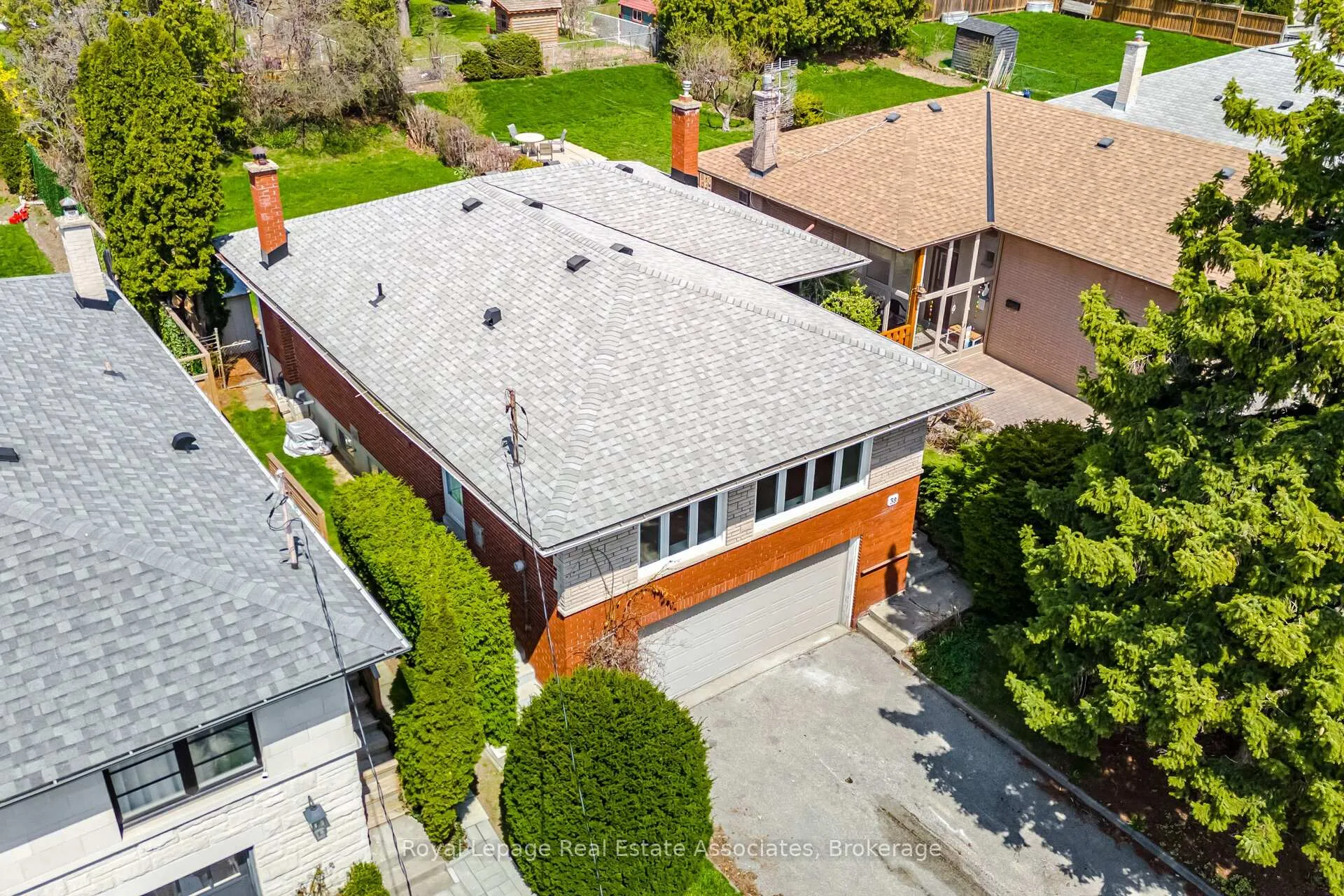 Photo 3 of 38 Renault Crescent, Etobicoke, Humber Heights — HOMEH