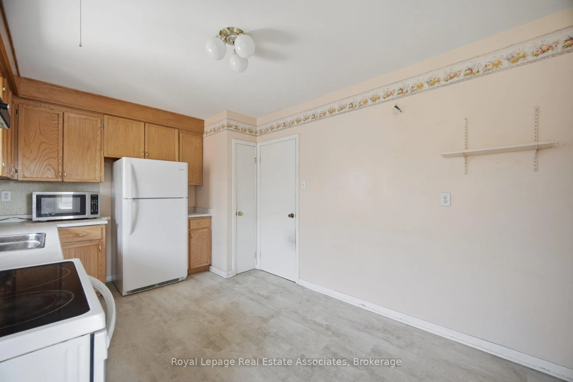 Photo 21 of 38 Renault Crescent, Etobicoke, Humber Heights — HOMEH
