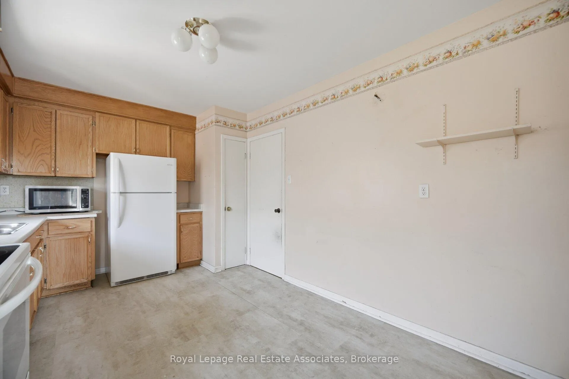 Photo 22 of 38 Renault Crescent, Etobicoke, Humber Heights — HOMEH