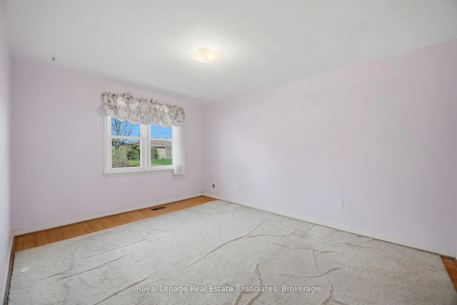 Photo 25 of 38 Renault Crescent, Etobicoke, Humber Heights — HOMEH