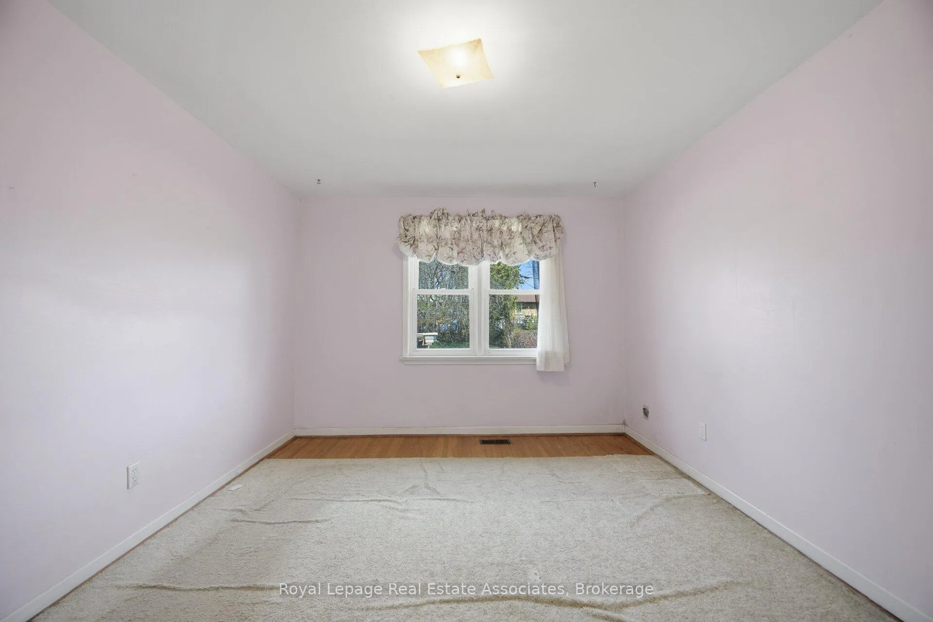 Photo 26 of 38 Renault Crescent, Etobicoke, Humber Heights — HOMEH