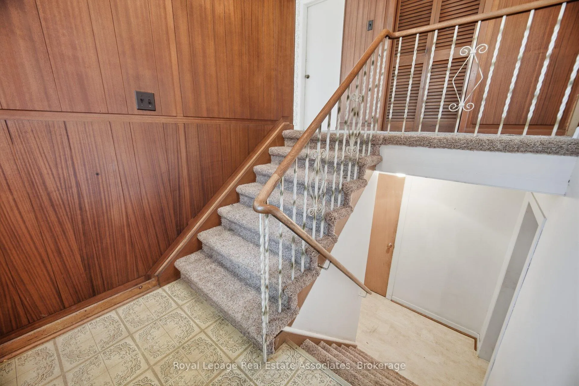 Photo 32 of 38 Renault Crescent, Etobicoke, Humber Heights — HOMEH