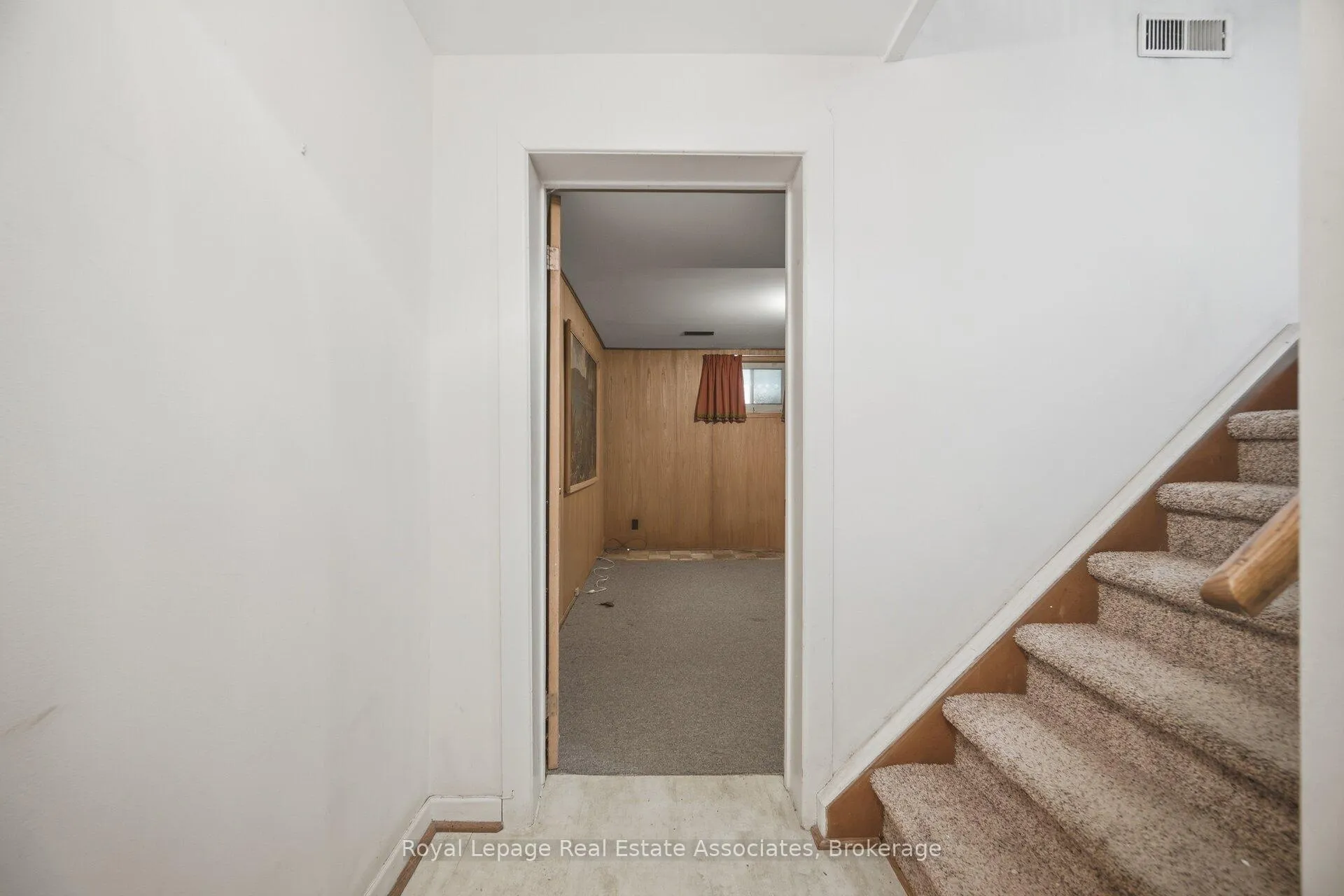 Photo 33 of 38 Renault Crescent, Etobicoke, Humber Heights — HOMEH