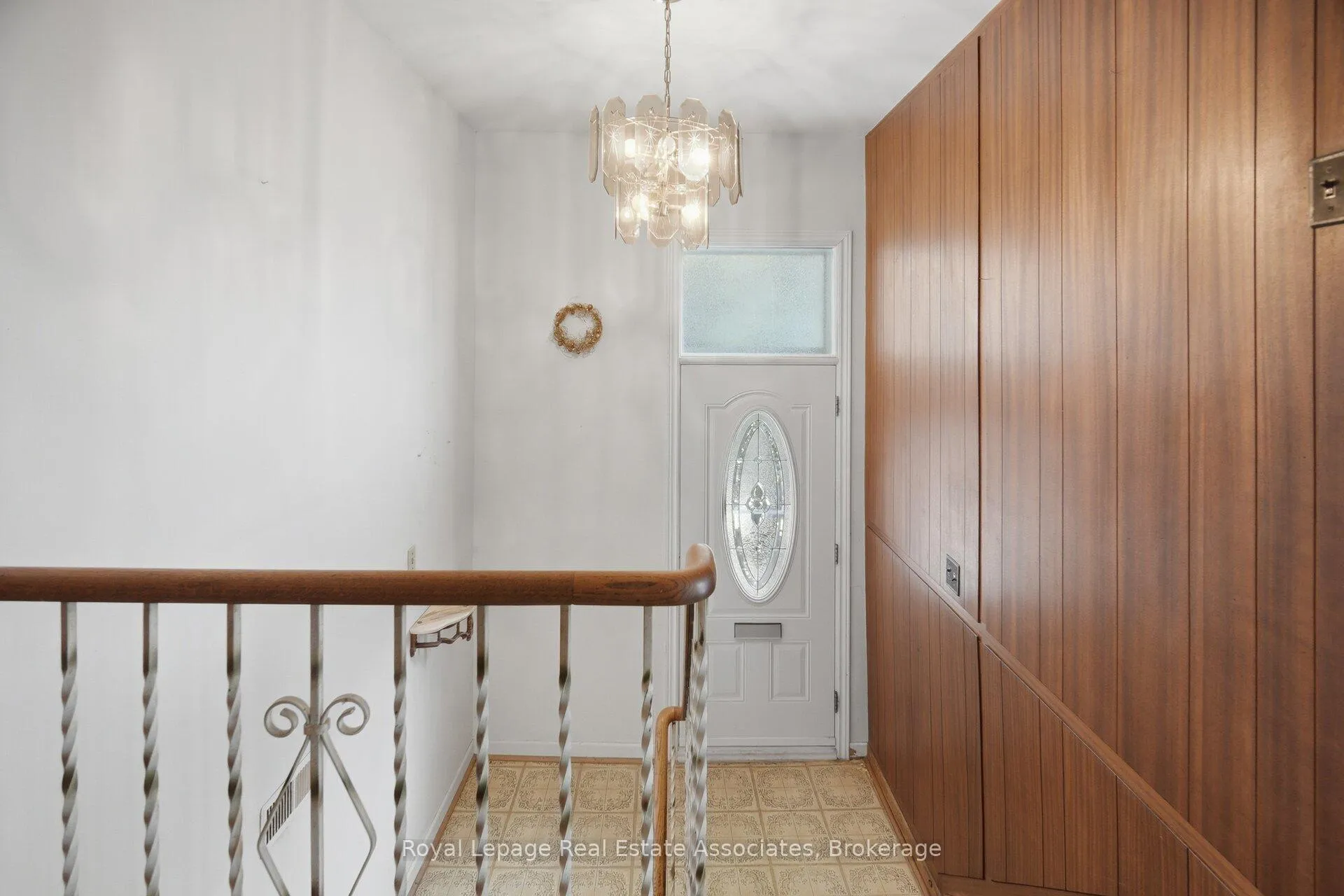 Photo 41 of 38 Renault Crescent, Etobicoke, Humber Heights — HOMEH