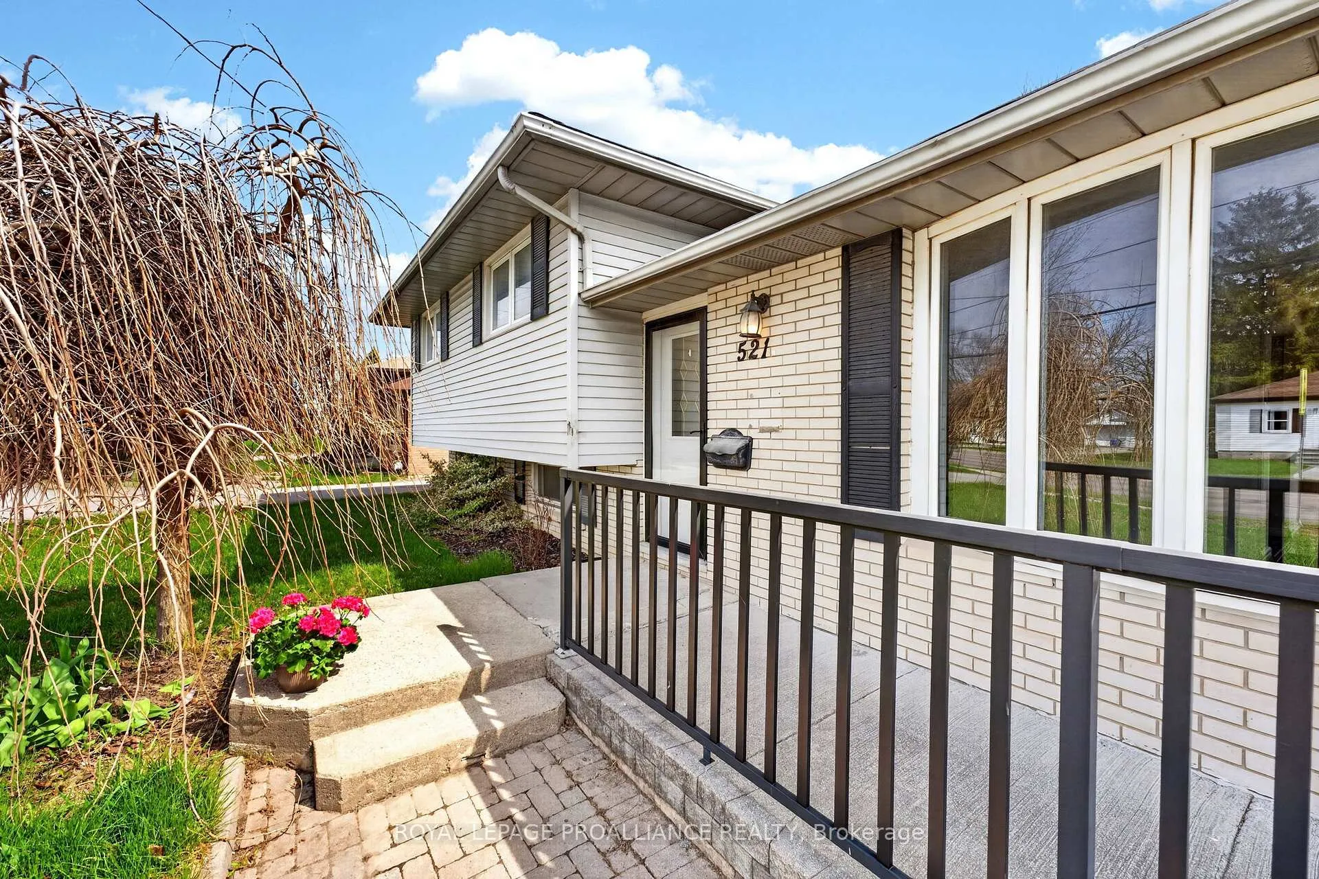 Photo 3 of 521 Sidney Street, Belleville, Belleville Ward — HOMEH
