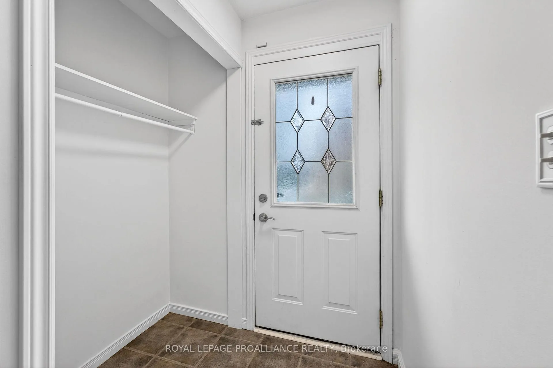Photo 5 of 521 Sidney Street, Belleville, Belleville Ward — HOMEH