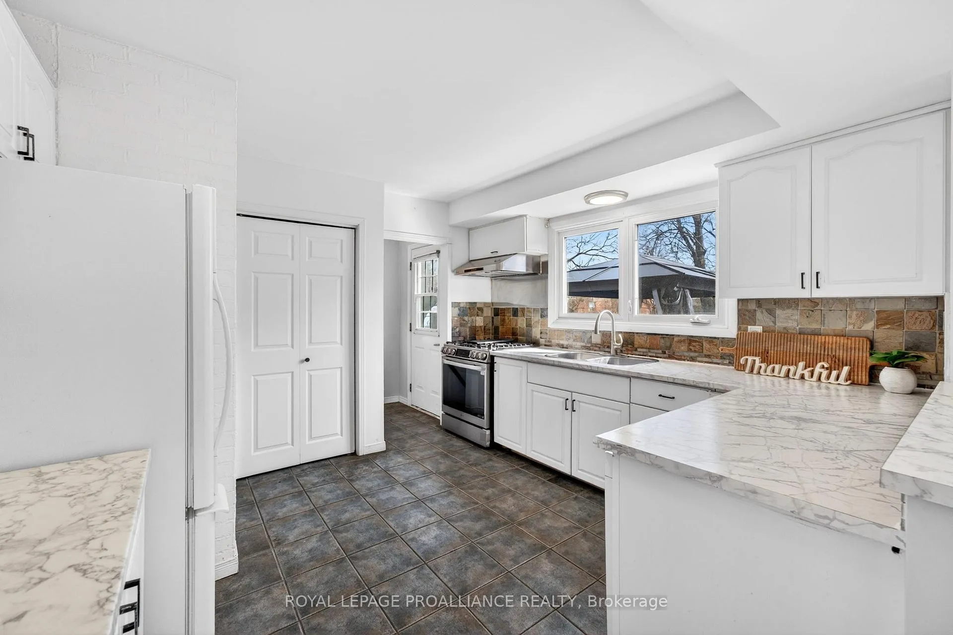Photo 13 of 521 Sidney Street, Belleville, Belleville Ward — HOMEH