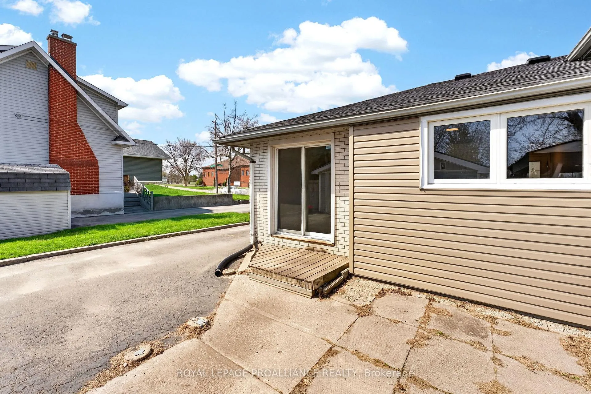 Photo 37 of 521 Sidney Street, Belleville, Belleville Ward — HOMEH