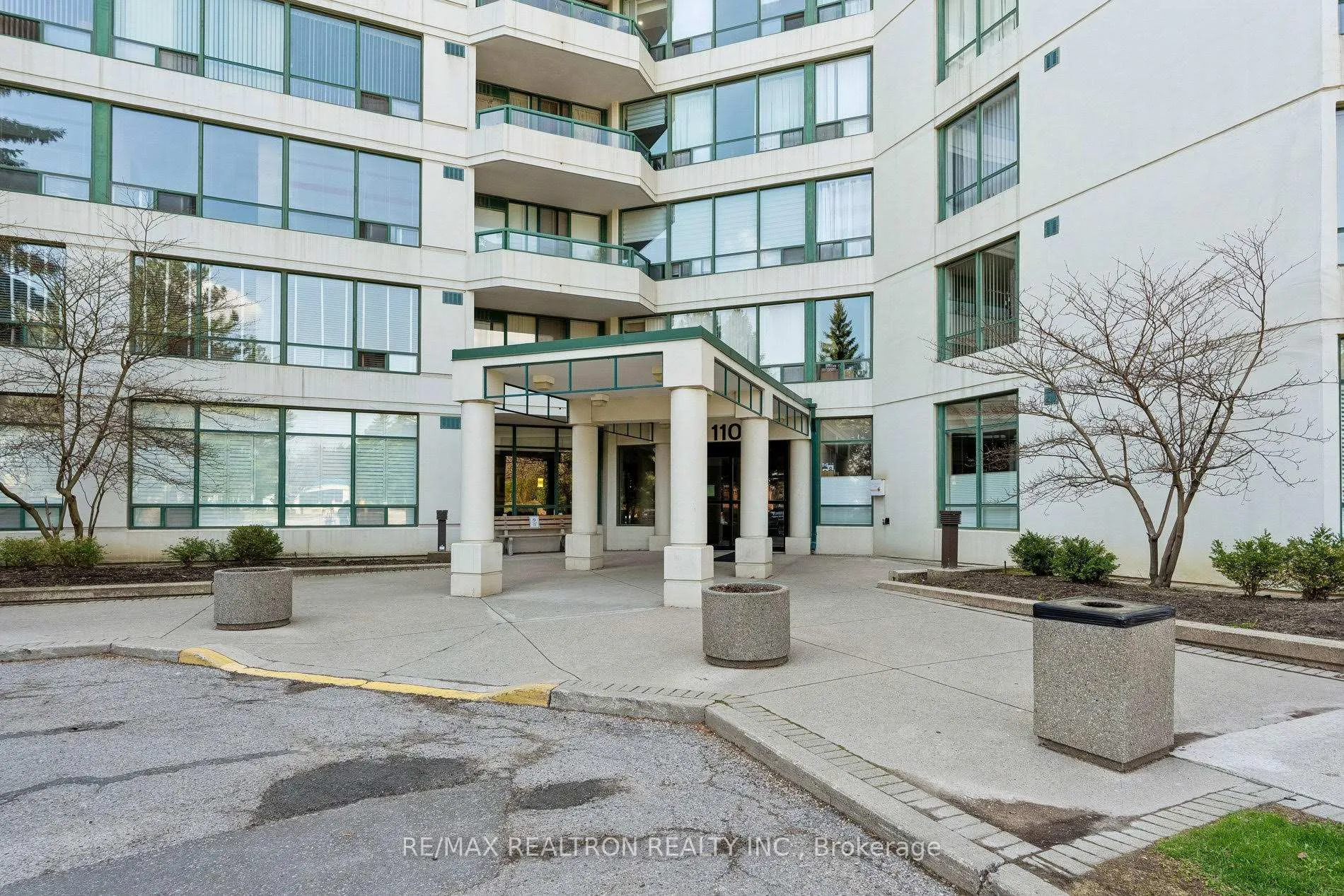 Photo 3 of Unit 1004, 110 Promenade Circle, Vaughan, Brownridge — HOMEH