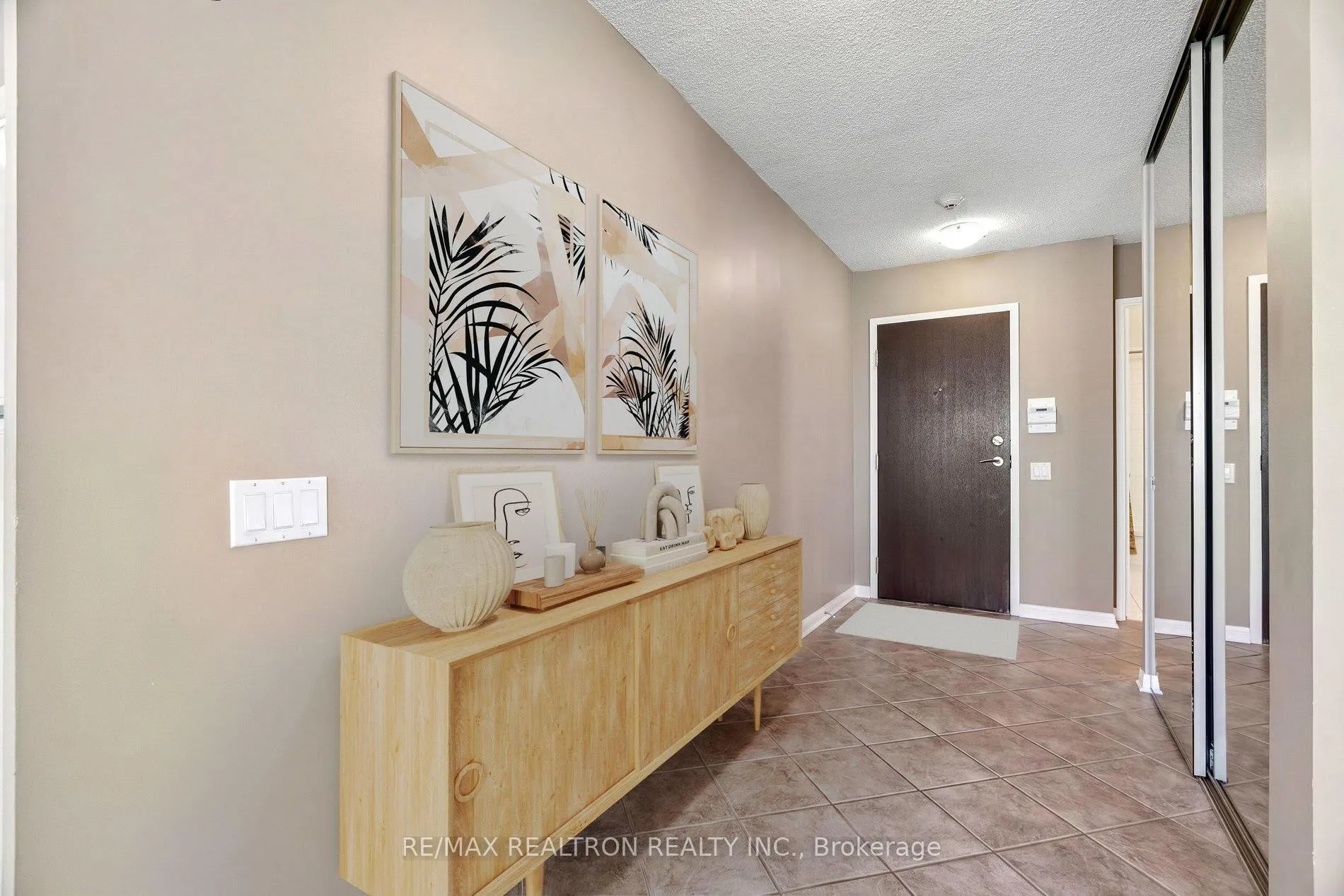 Photo 7 of Unit 1004, 110 Promenade Circle, Vaughan, Brownridge — HOMEH