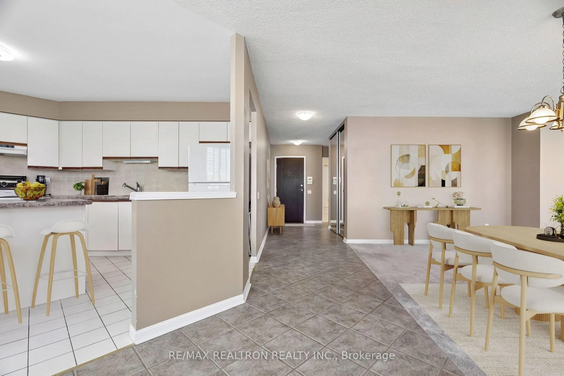 Photo 8 of Unit 1004, 110 Promenade Circle, Vaughan, Brownridge — HOMEH