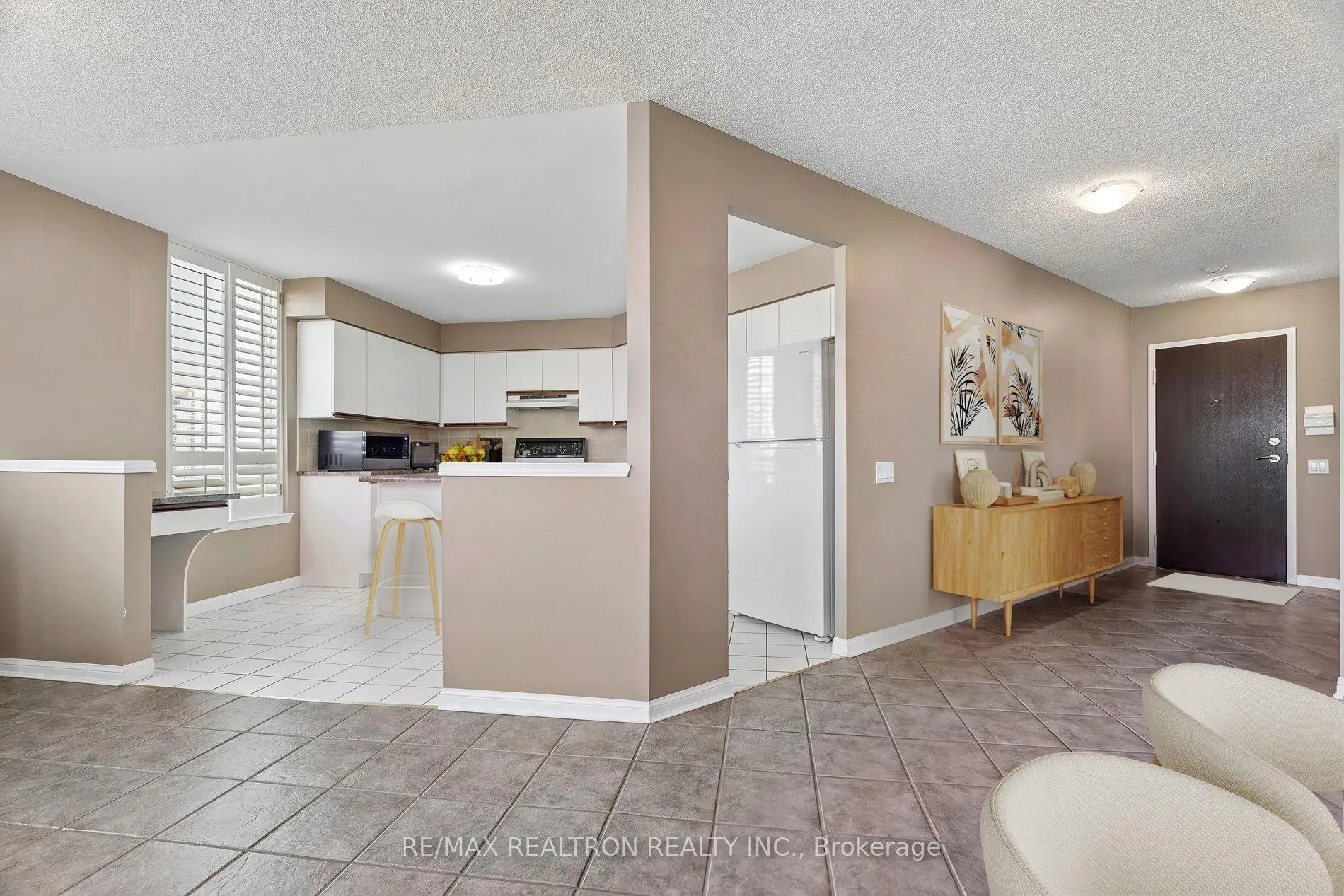 Photo 9 of Unit 1004, 110 Promenade Circle, Vaughan, Brownridge — HOMEH