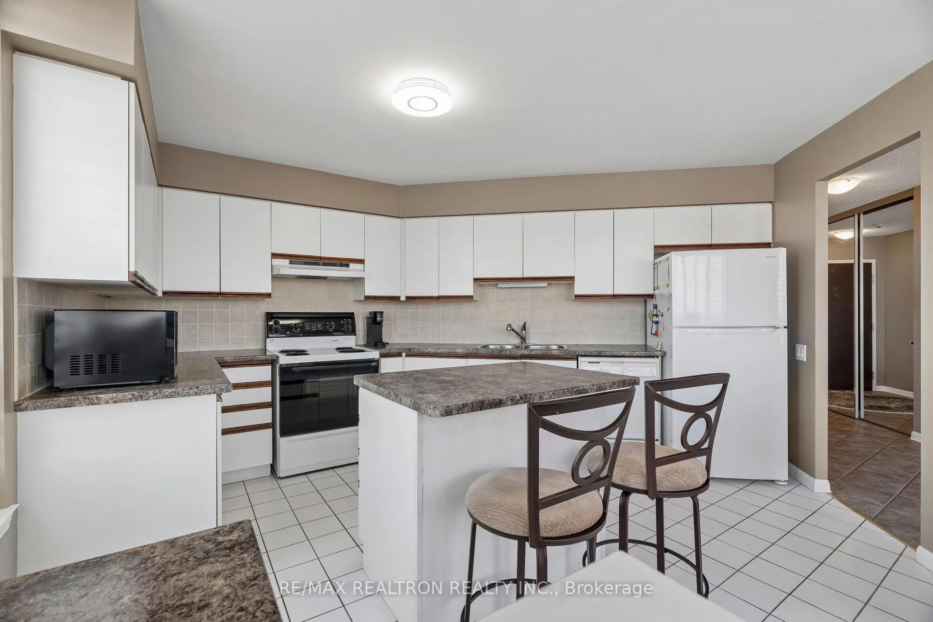 Photo 16 of Unit 1004, 110 Promenade Circle, Vaughan, Brownridge — HOMEH
