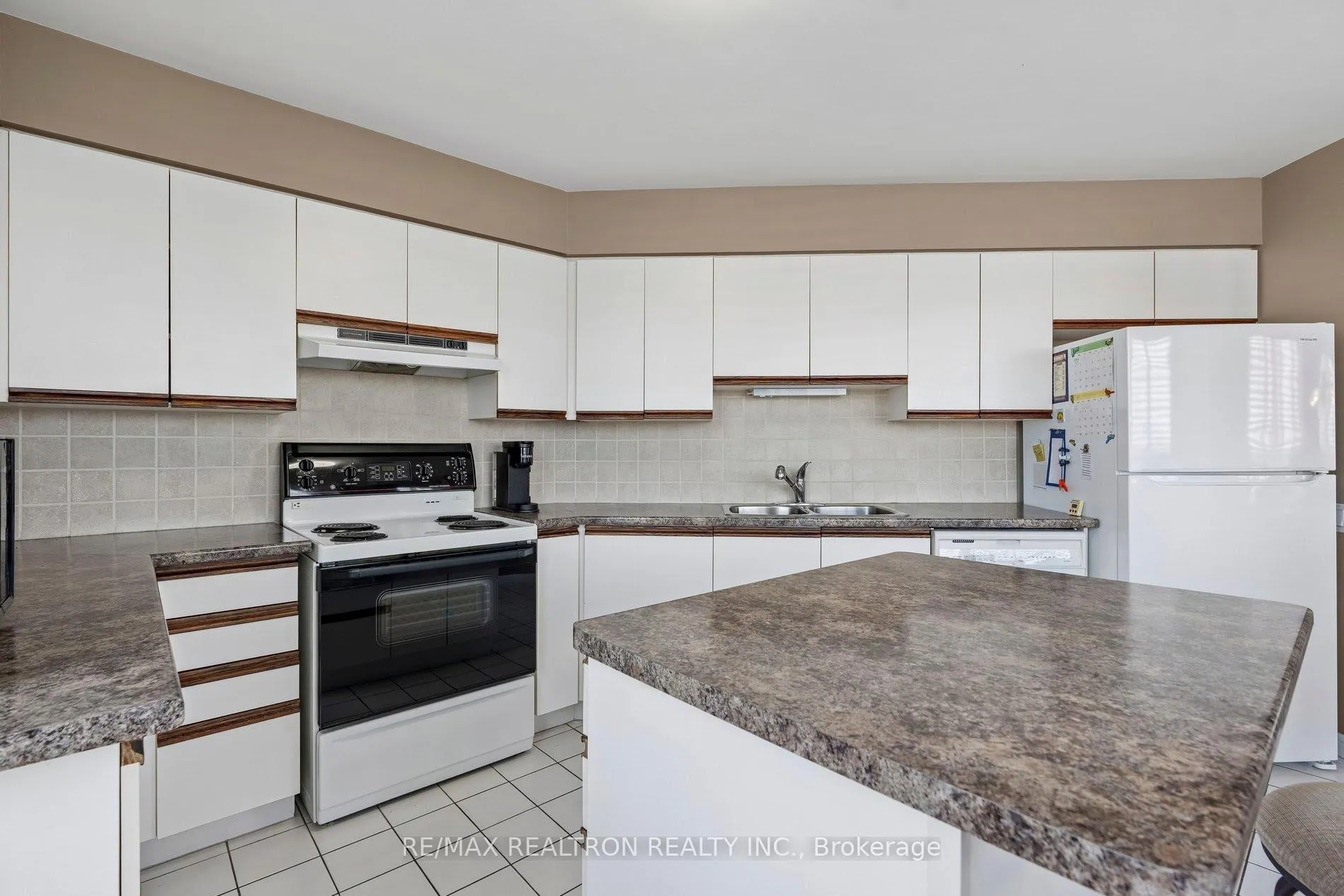 Photo 17 of Unit 1004, 110 Promenade Circle, Vaughan, Brownridge — HOMEH