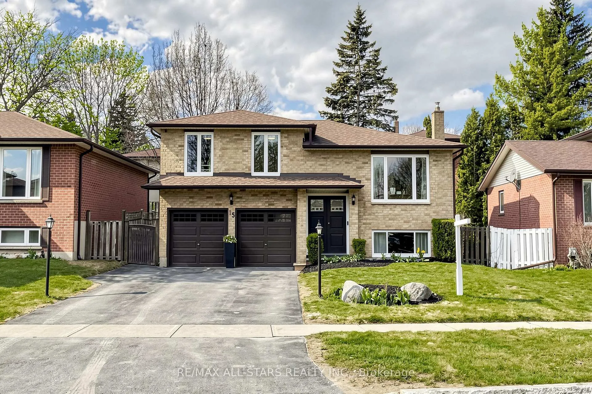 Photo 1 of 15 Applewood Crescent, Scugog, Port Perry — HOMEH