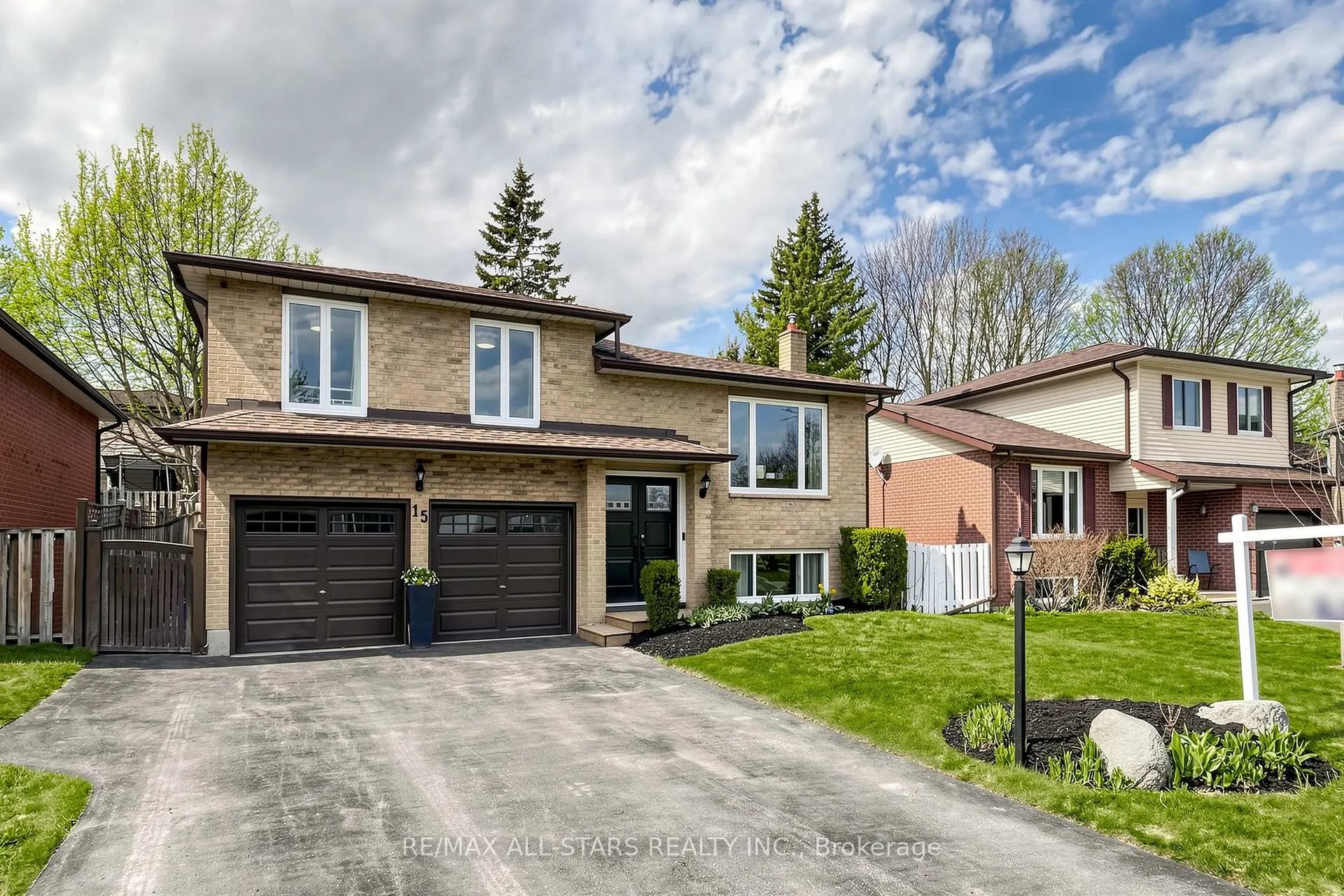 Photo 4 of 15 Applewood Crescent, Scugog, Port Perry — HOMEH