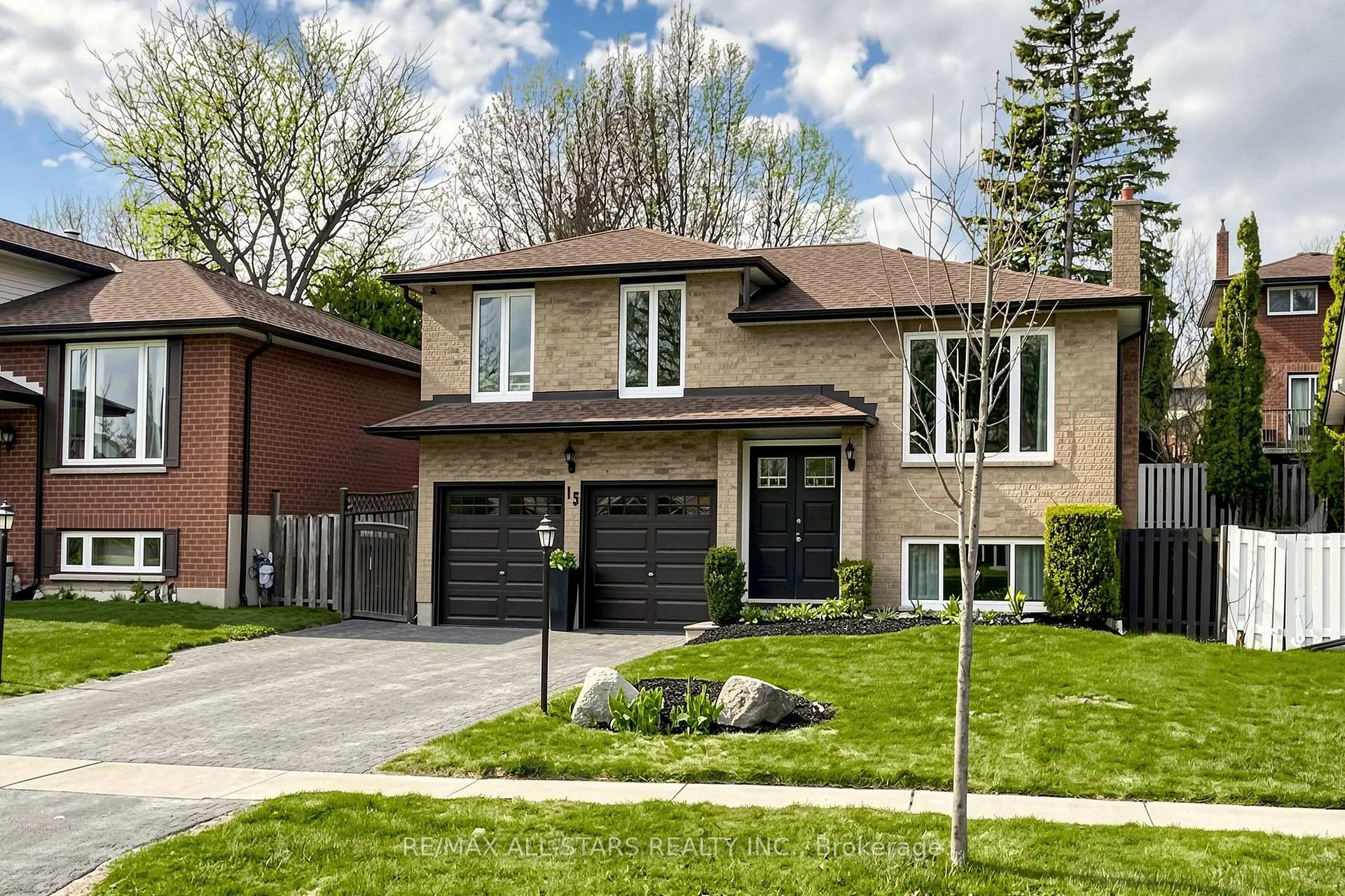 Photo 5 of 15 Applewood Crescent, Scugog, Port Perry — HOMEH