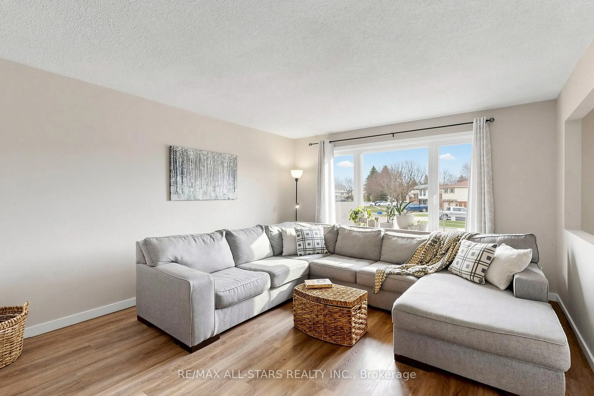 Photo 10 of 15 Applewood Crescent, Scugog, Port Perry — HOMEH