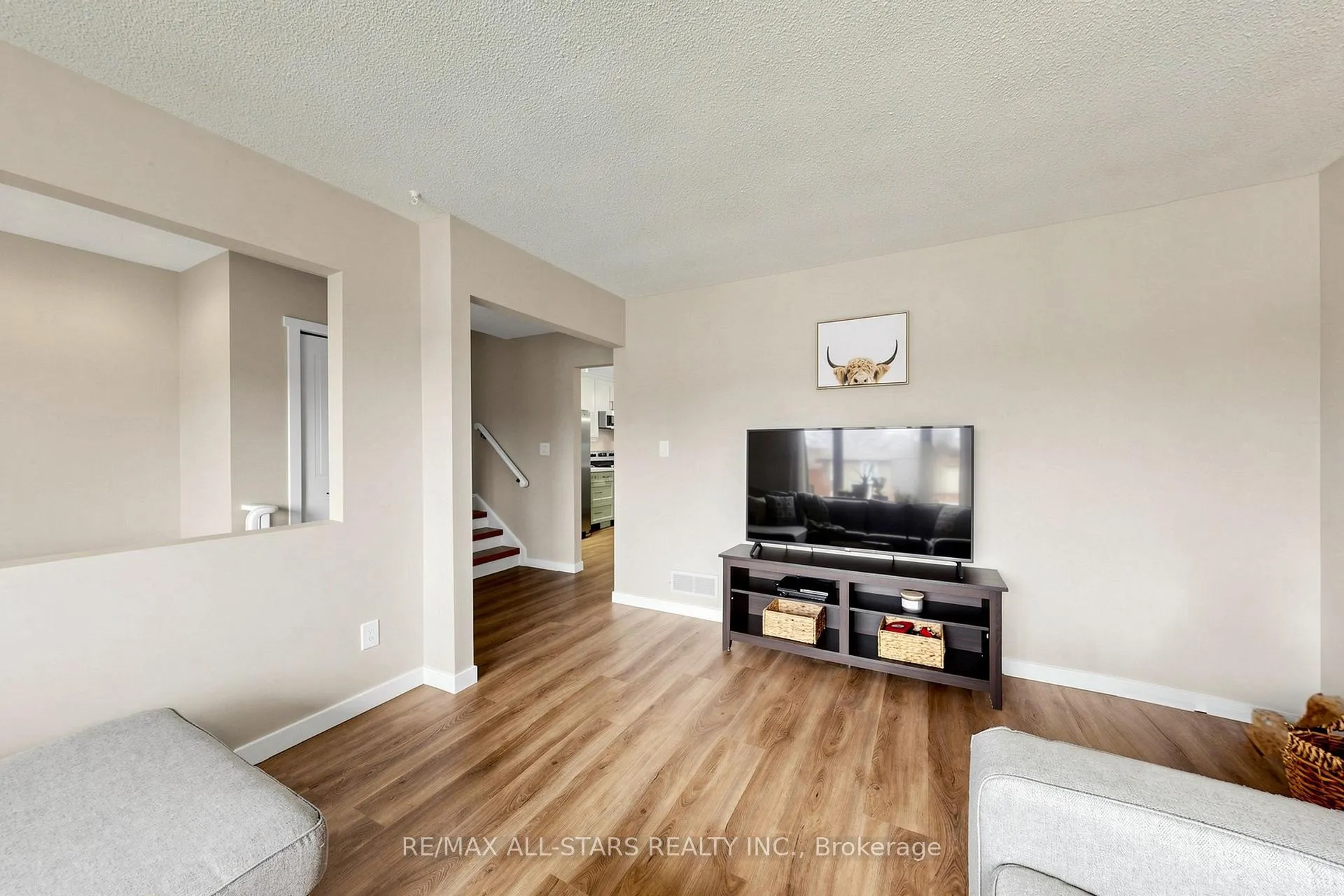 Photo 12 of 15 Applewood Crescent, Scugog, Port Perry — HOMEH