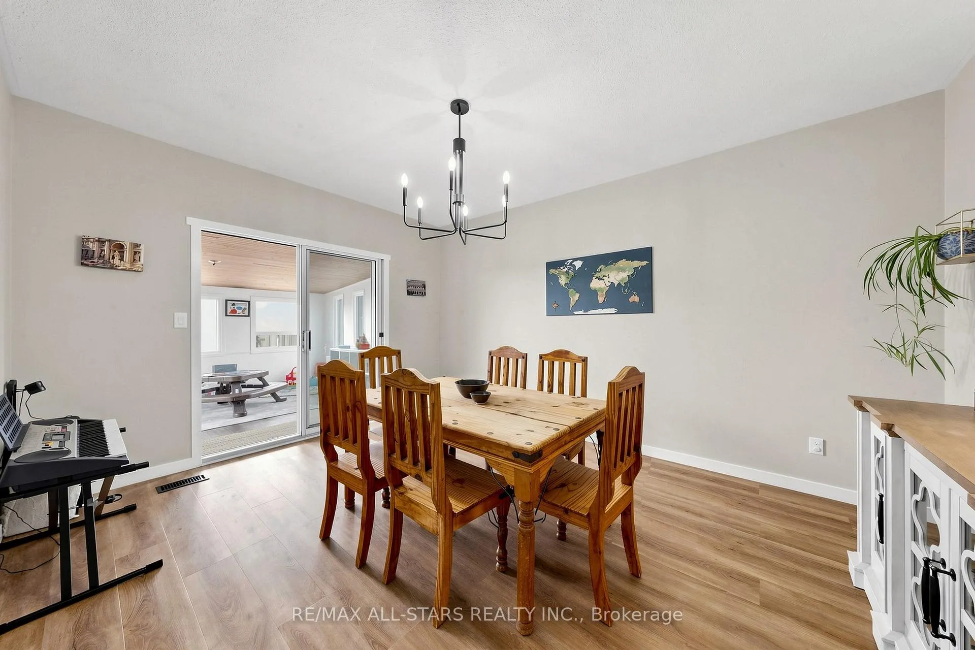 Photo 13 of 15 Applewood Crescent, Scugog, Port Perry — HOMEH