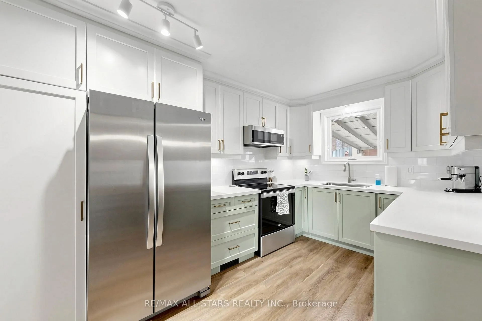 Photo 16 of 15 Applewood Crescent, Scugog, Port Perry — HOMEH