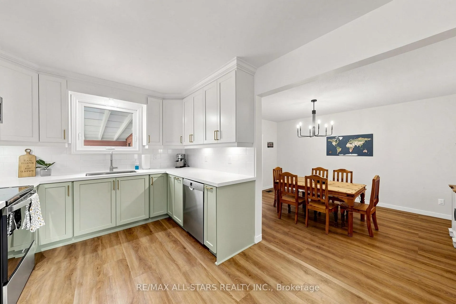 Photo 17 of 15 Applewood Crescent, Scugog, Port Perry — HOMEH