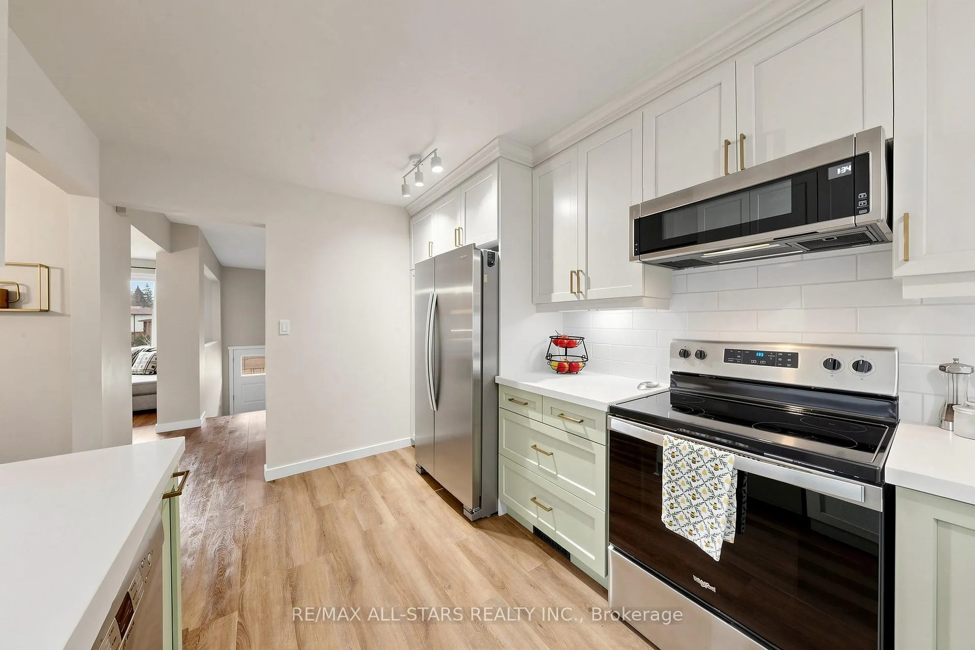 Photo 19 of 15 Applewood Crescent, Scugog, Port Perry — HOMEH