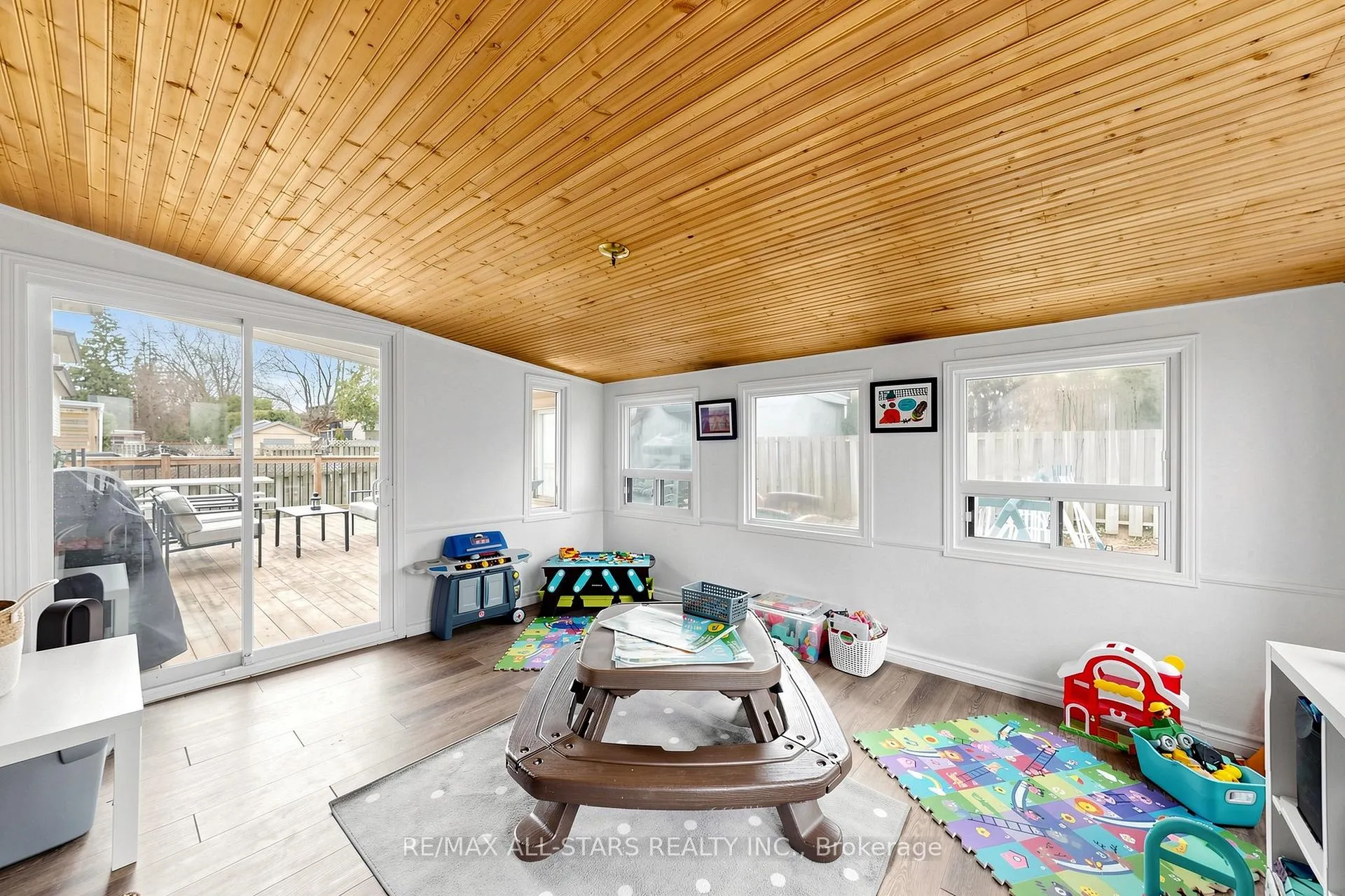 Photo 21 of 15 Applewood Crescent, Scugog, Port Perry — HOMEH