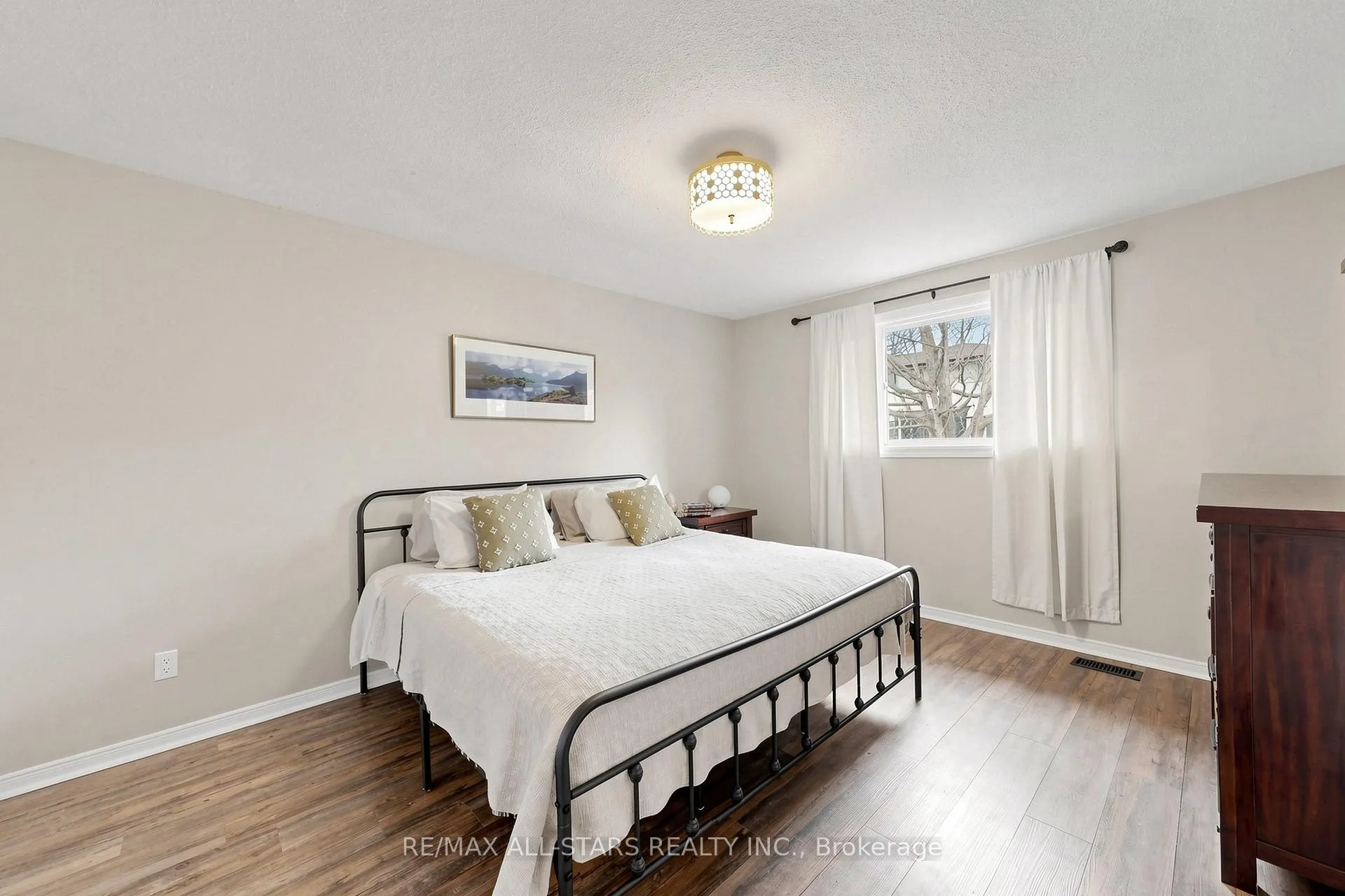 Photo 23 of 15 Applewood Crescent, Scugog, Port Perry — HOMEH
