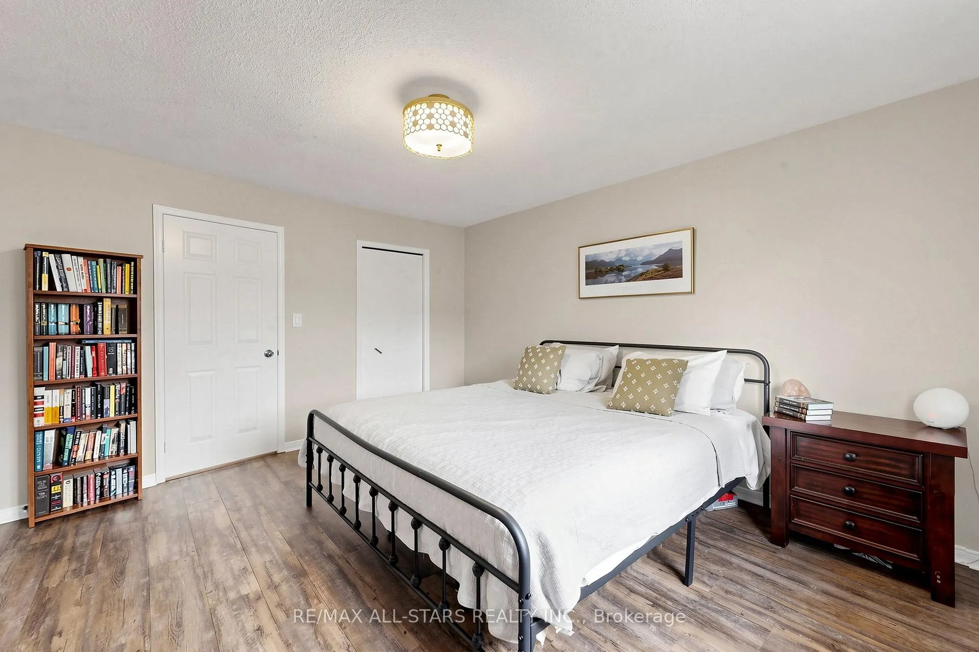 Photo 24 of 15 Applewood Crescent, Scugog, Port Perry — HOMEH