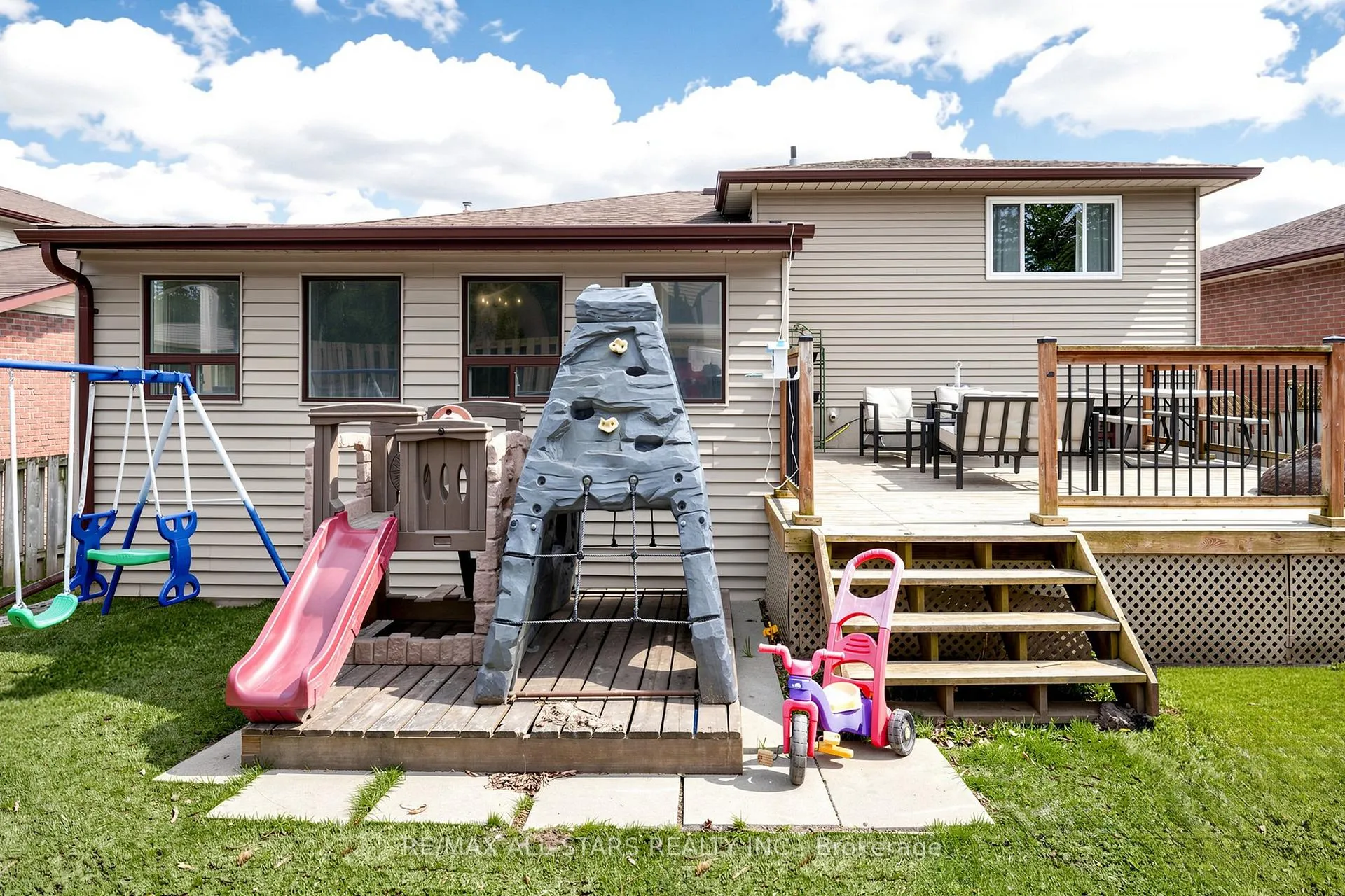 Photo 41 of 15 Applewood Crescent, Scugog, Port Perry — HOMEH