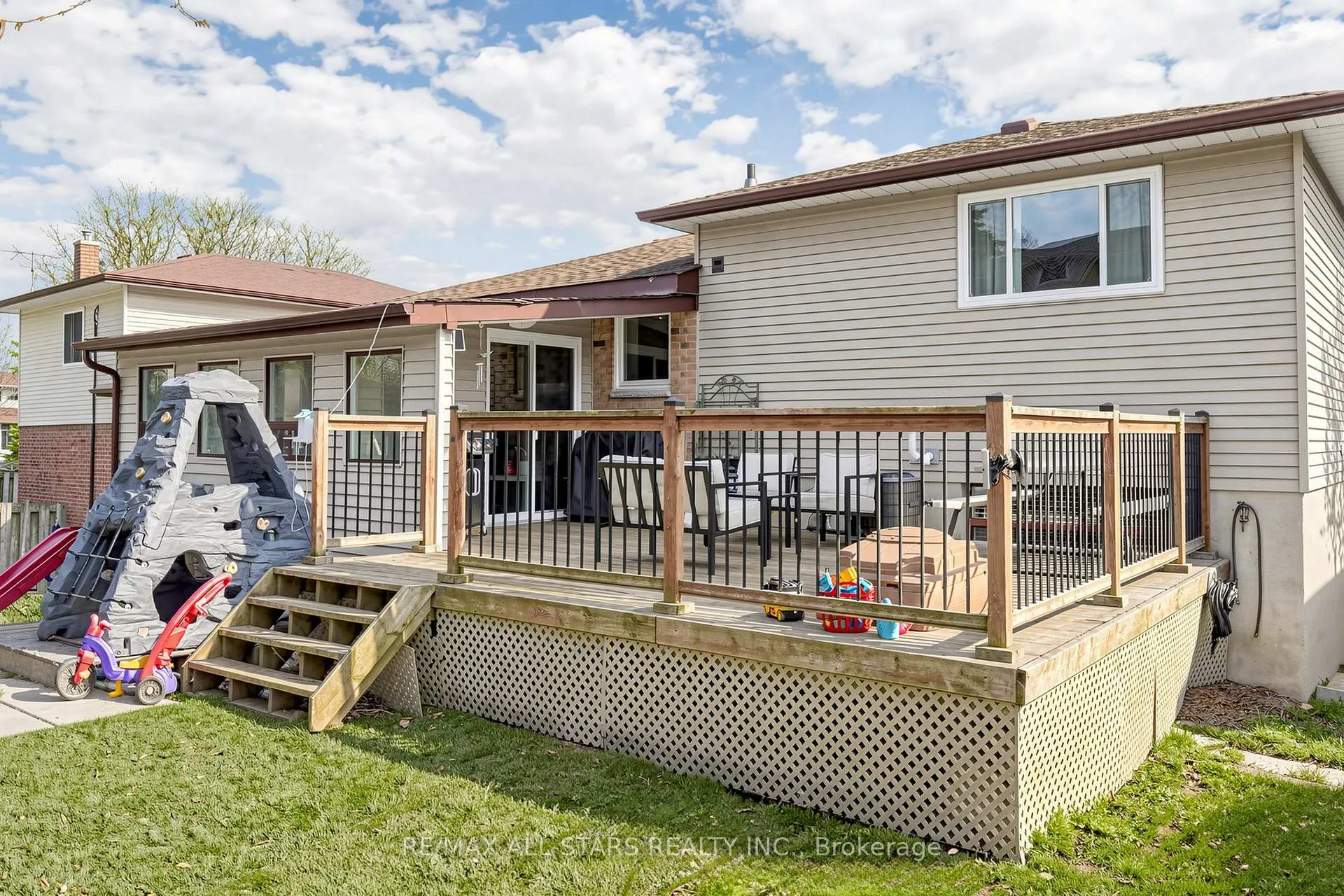 Photo 42 of 15 Applewood Crescent, Scugog, Port Perry — HOMEH