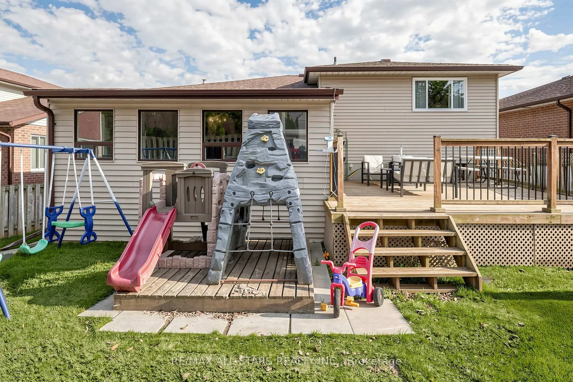 Photo 43 of 15 Applewood Crescent, Scugog, Port Perry — HOMEH