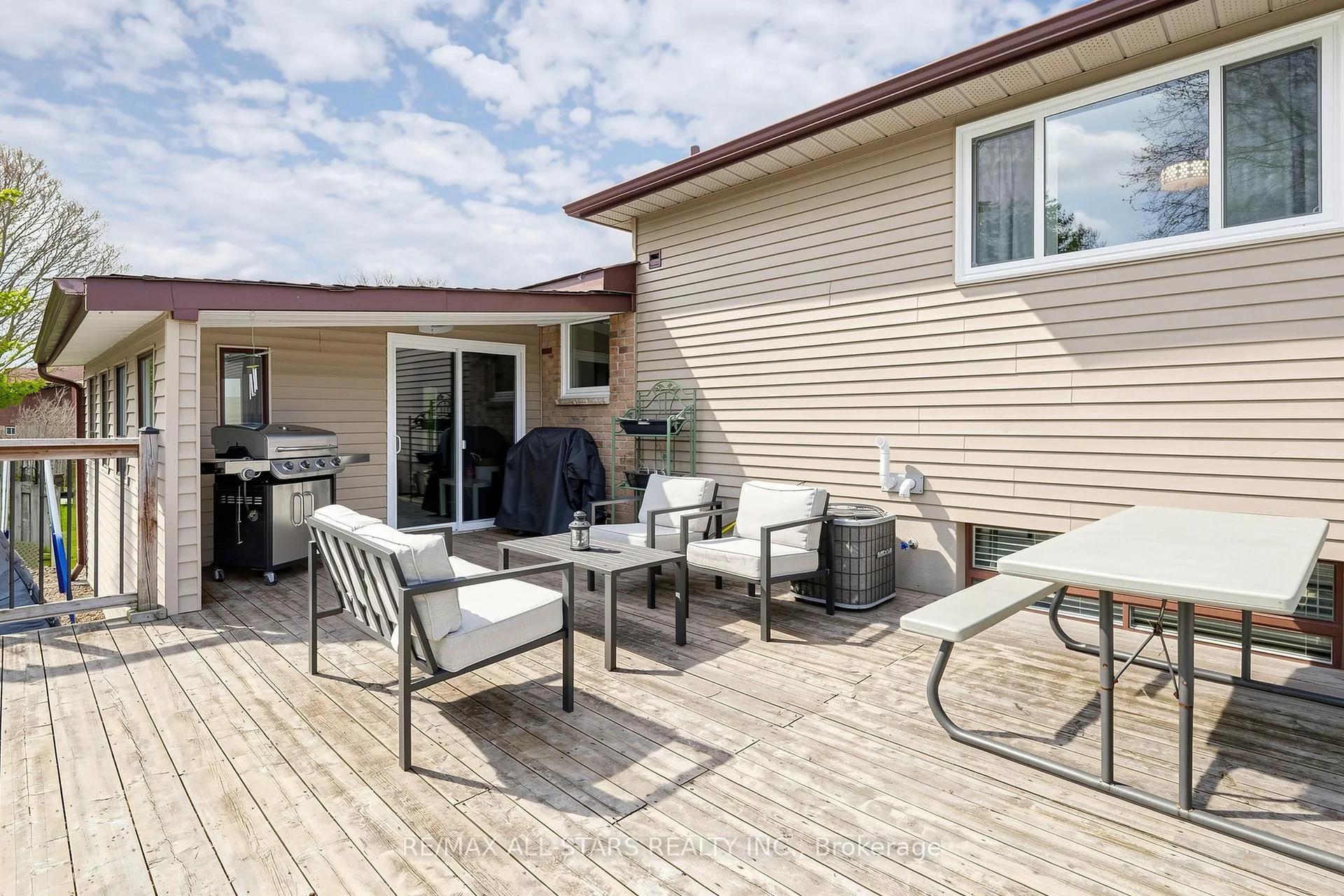 Photo 44 of 15 Applewood Crescent, Scugog, Port Perry — HOMEH