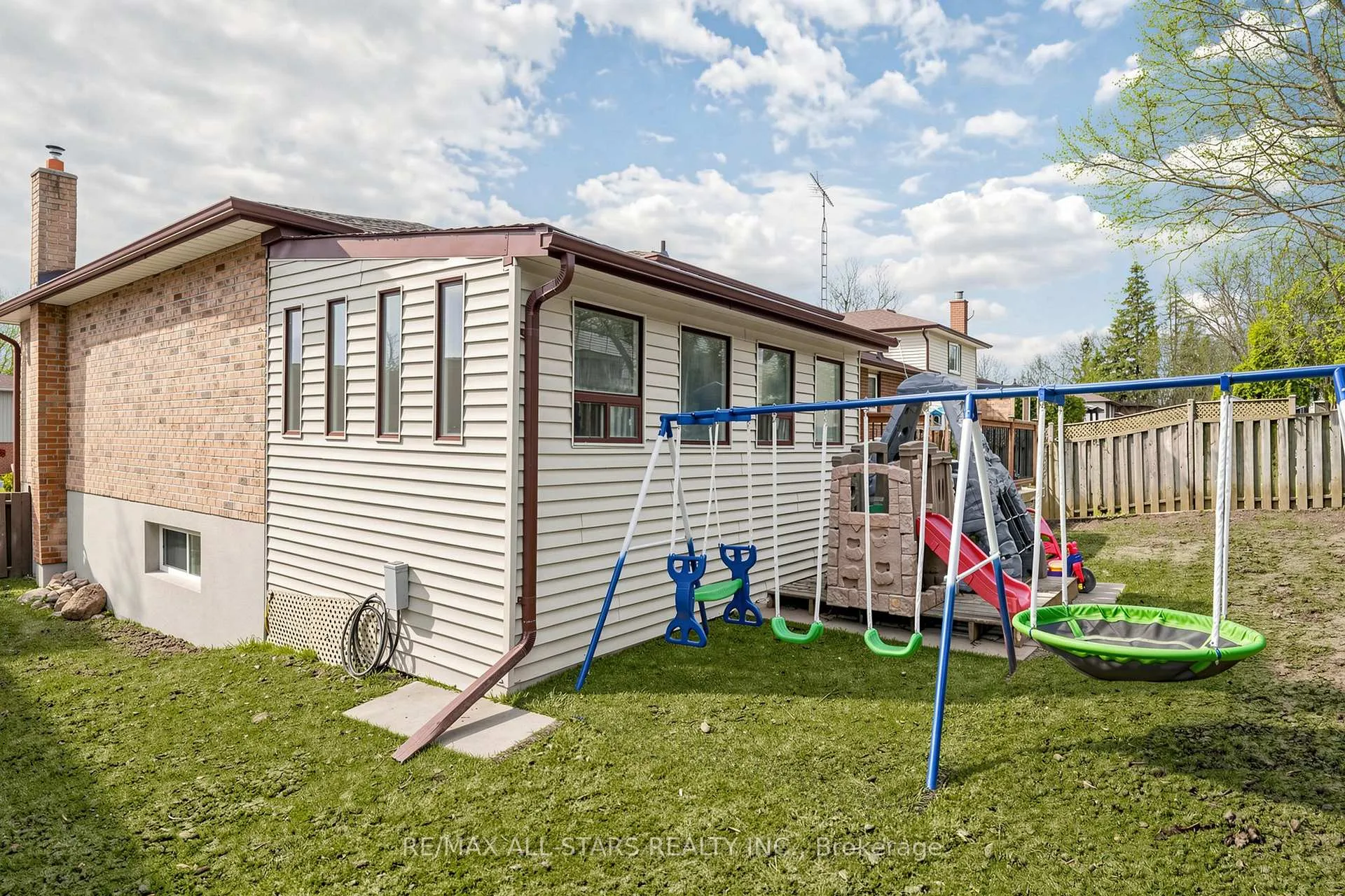 Photo 47 of 15 Applewood Crescent, Scugog, Port Perry — HOMEH