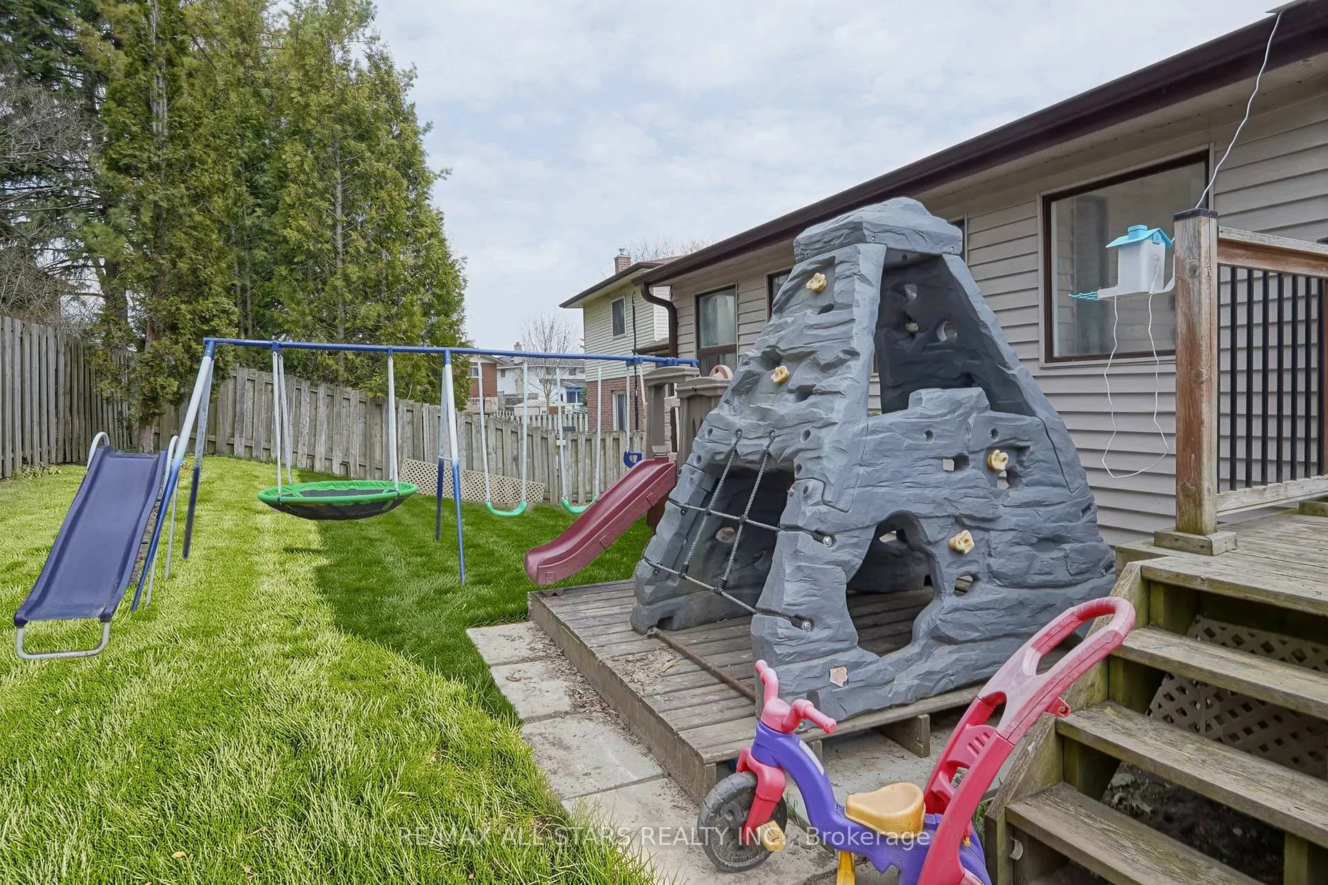 Photo 48 of 15 Applewood Crescent, Scugog, Port Perry — HOMEH