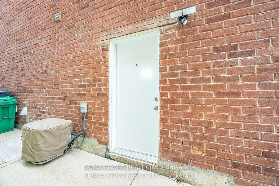 Photo 2 of 33 Callalily Road, Brampton, Northwest Sandalwood Parkway — HOMEH