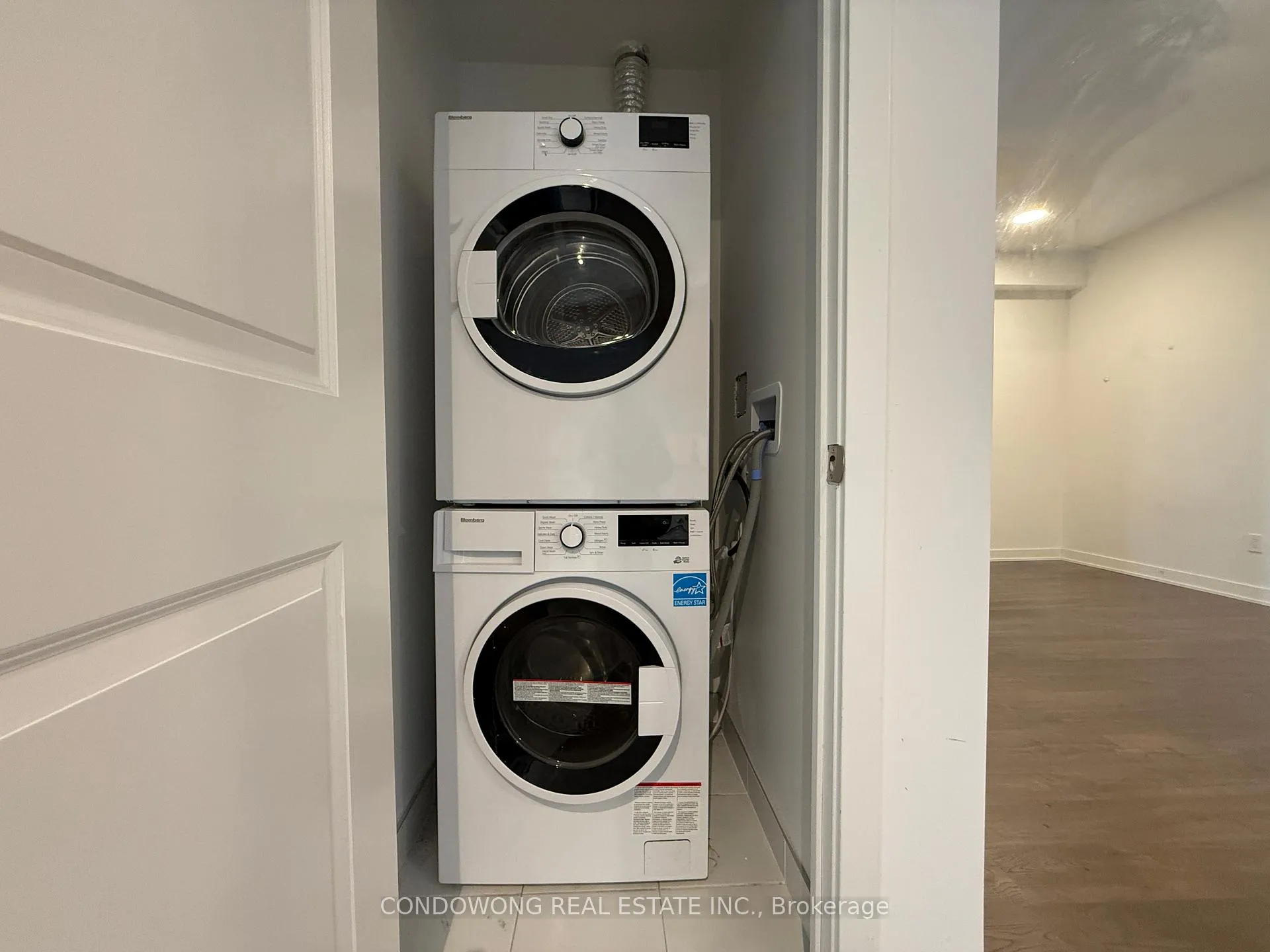 Photo 8 of Unit 2703, 50 Upper Mall Way, Vaughan, Brownridge — HOMEH