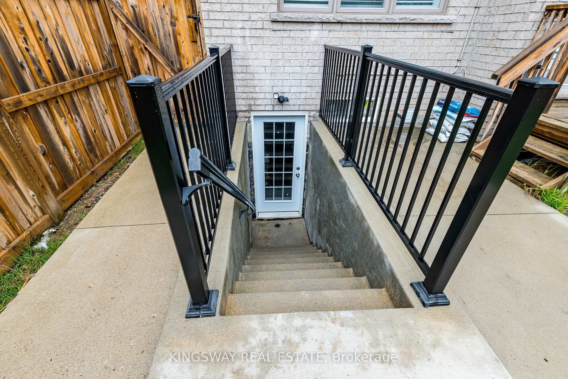 Photo 50 of 41 Argelia Crescent, Brampton, Credit Valley — HOMEH