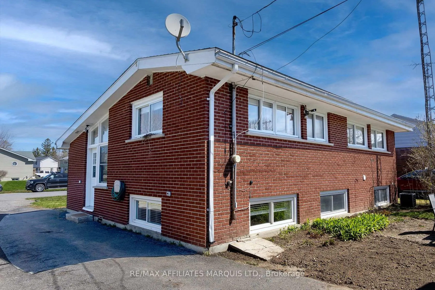 Photo 6 of 69 Kyle Drive, South Dundas, Morrisburg — HOMEH