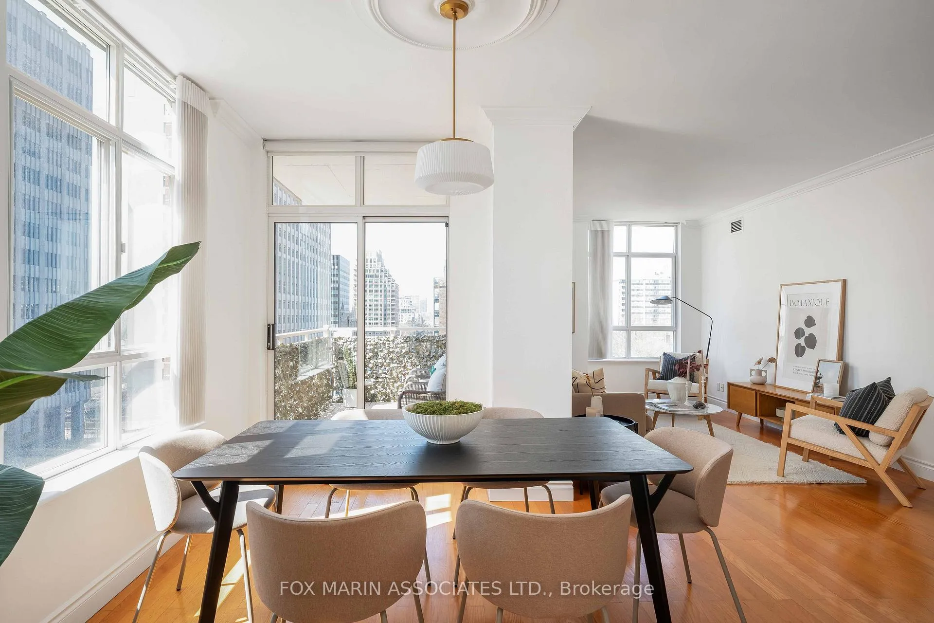 Photo 1 of Unit 805, 1 Deer Park Crescent, Toronto, Yonge-St. Clair — HOMEH