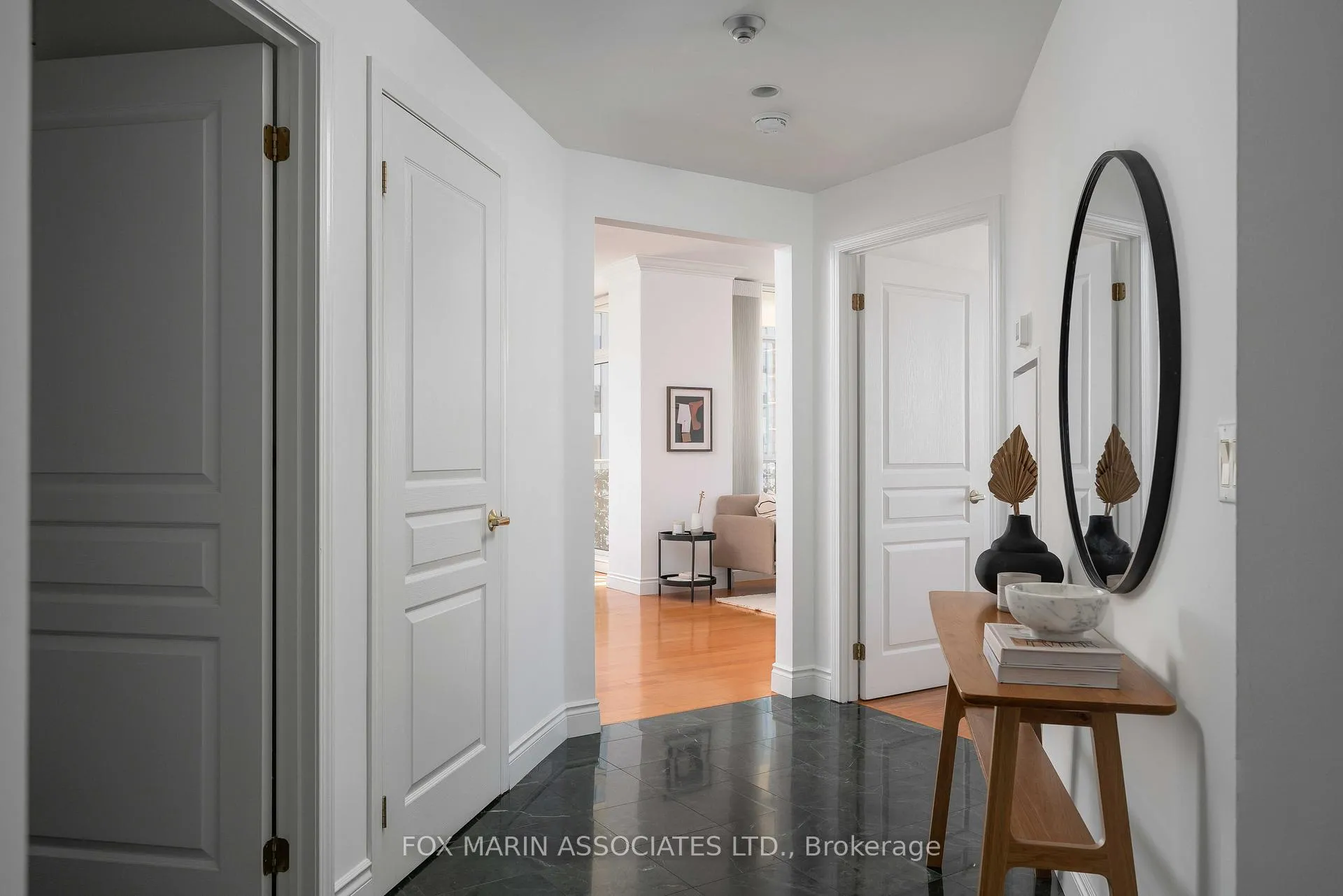 Photo 2 of Unit 805, 1 Deer Park Crescent, Toronto, Yonge-St. Clair — HOMEH
