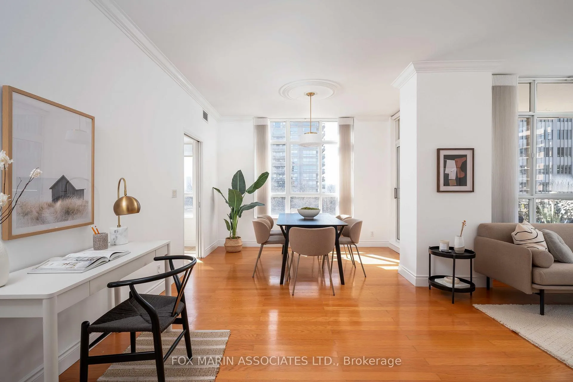 Photo 3 of Unit 805, 1 Deer Park Crescent, Toronto, Yonge-St. Clair — HOMEH