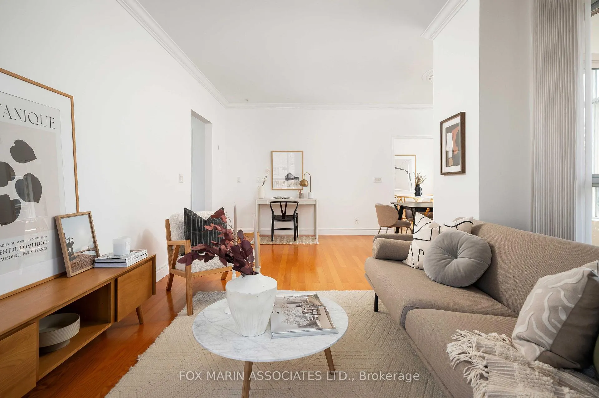 Photo 7 of Unit 805, 1 Deer Park Crescent, Toronto, Yonge-St. Clair — HOMEH